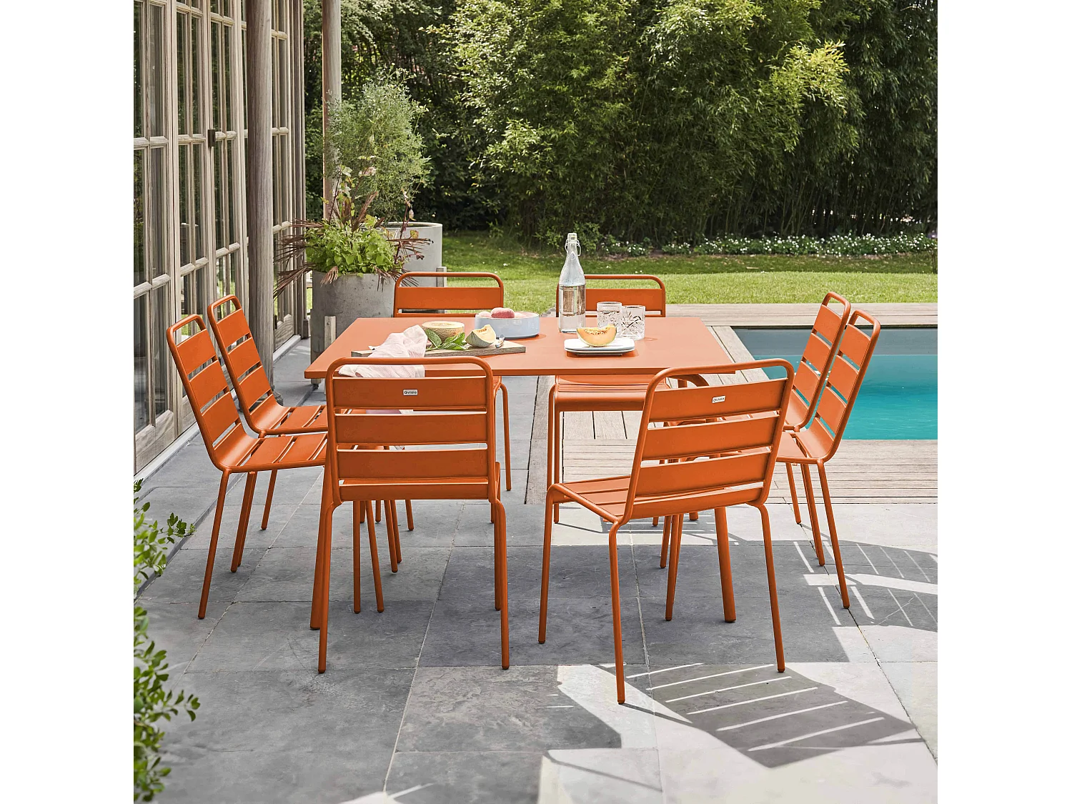 Ensemble table de jardin et 8 chaises en métal orange - Palavas