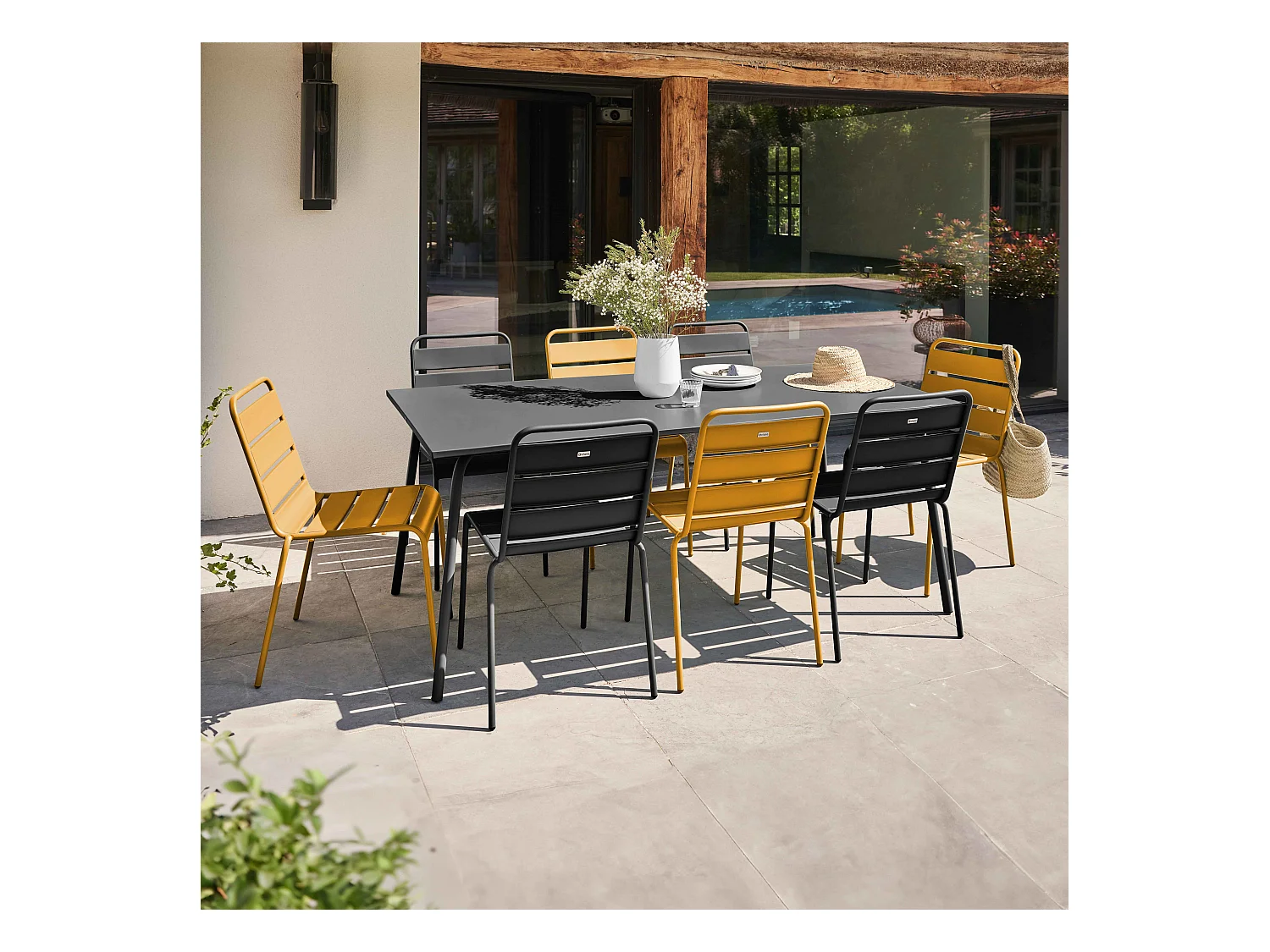 Ensemble table de jardin et 8 chaises en métal gris et jaune - Palavas