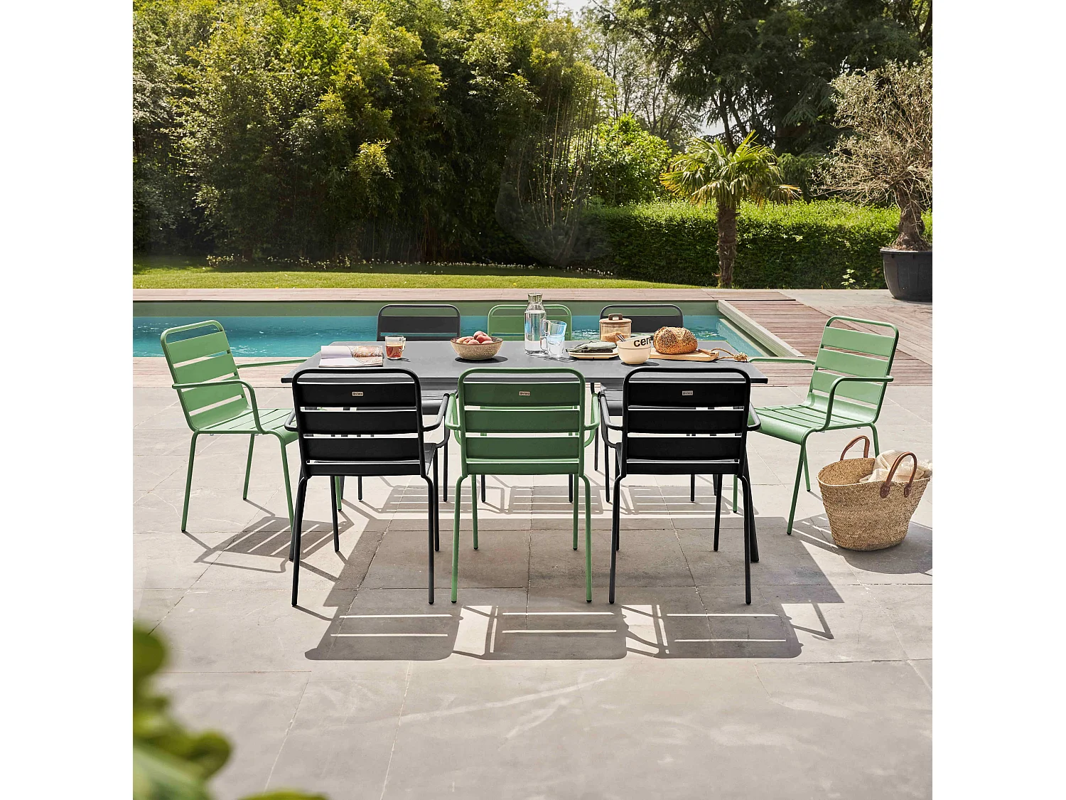 Tuinset met tafel en 8 stoelen in cactusgroen en grijs metaal