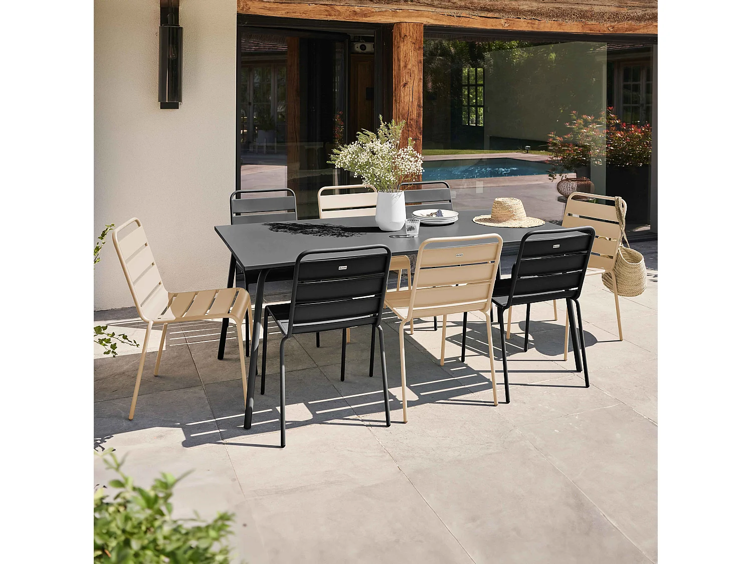 Tuinset met tafel en 8 stoelen in grijs en ivoor metaal