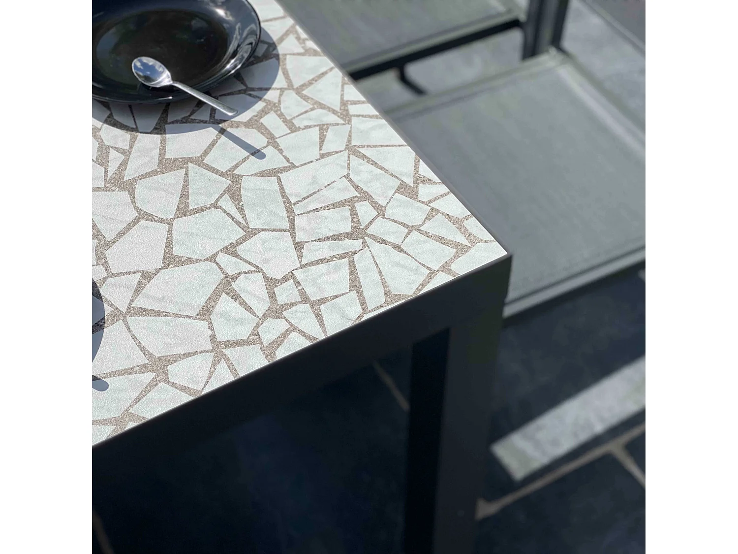 Ensemble table de jardin en céramique effet mozaic avec 10 chaises  - Tivoli