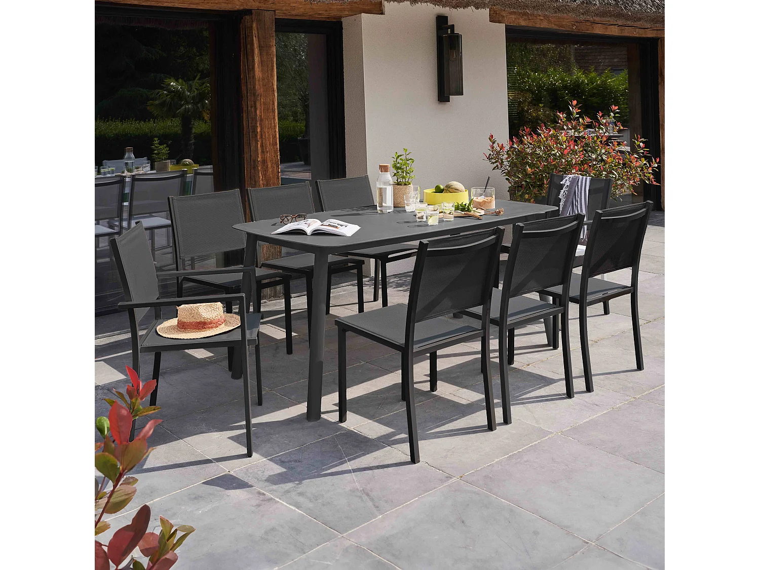 Table de terrasse aluminium et pierre, 6 chaises et 2 fauteuils gris