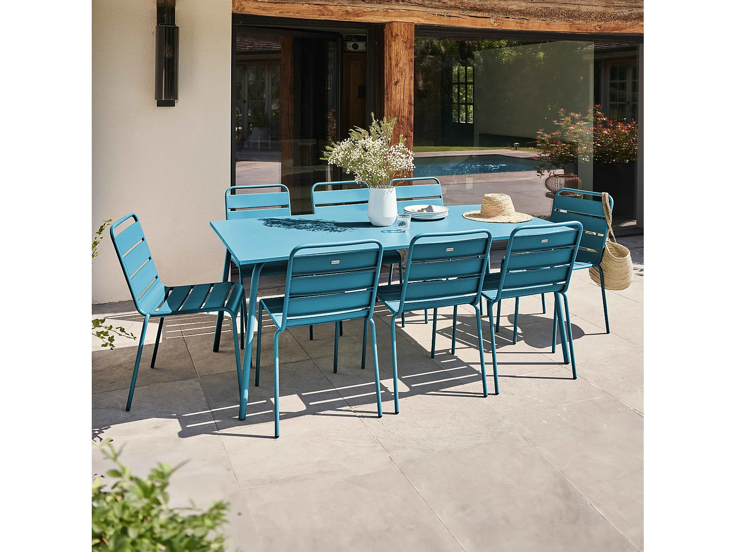 Ensemble table de jardin et 8 chaises en métal bleu - Palavas