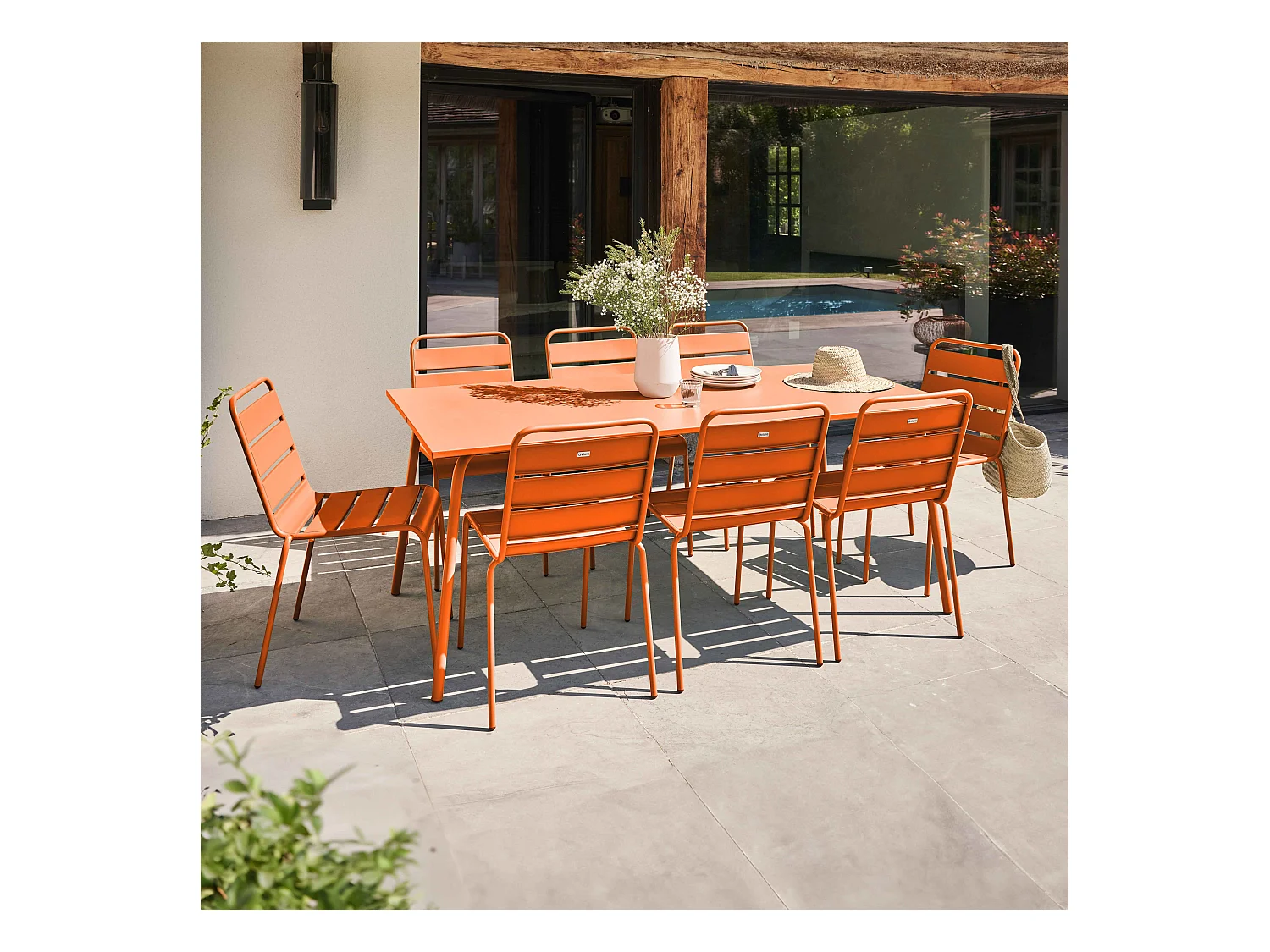 Ensemble table de jardin et 8 chaises en métal orange - Palavas
