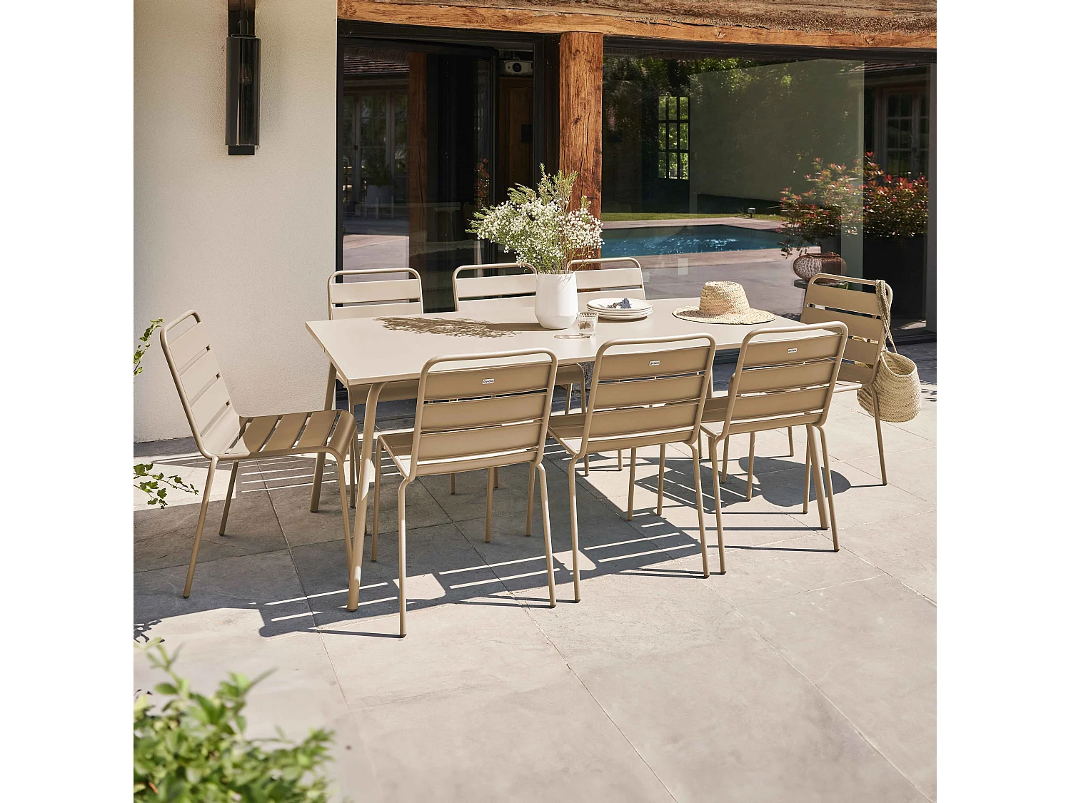 Tuinset met tafel en 8 stoelen in taupekleurig metaal