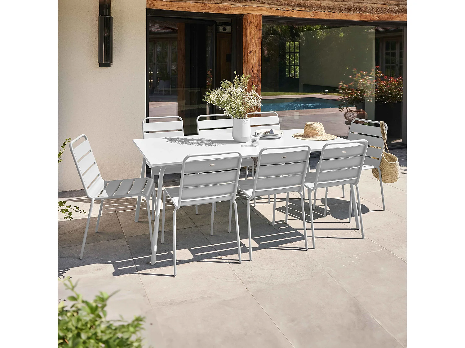 Ensemble table de jardin et 8 chaises en métal blanc - Palavas