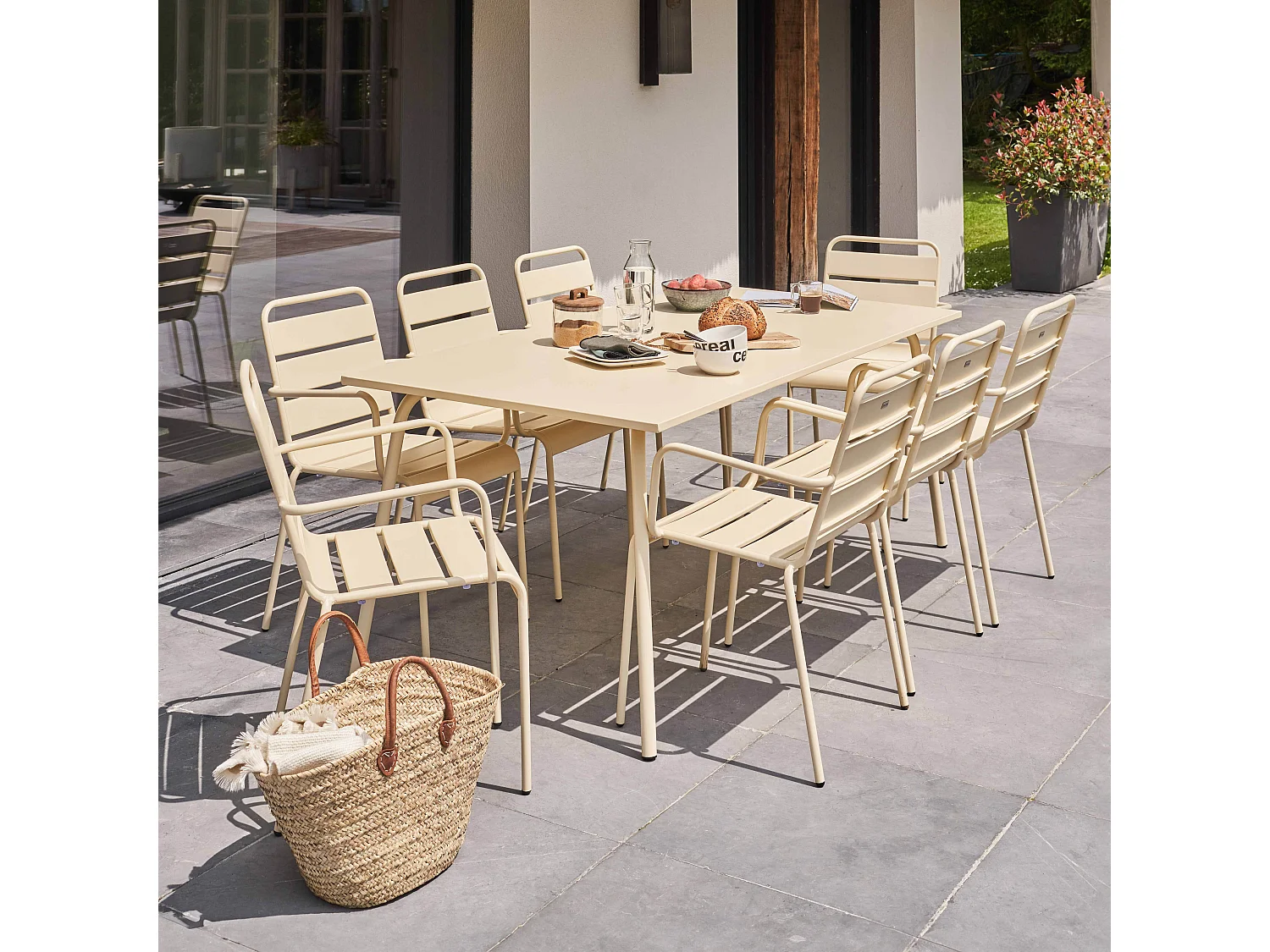 Ensemble table de jardin et 8 fauteuils en métal ivoire - Palavas