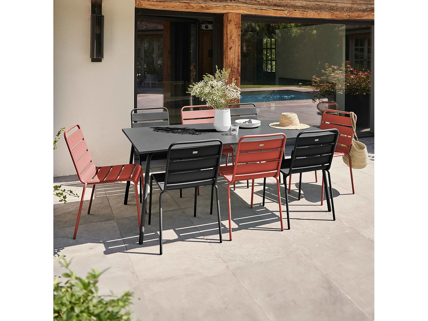 Ensemble table de jardin et 8 chaises en métal gris et argile - Palavas
