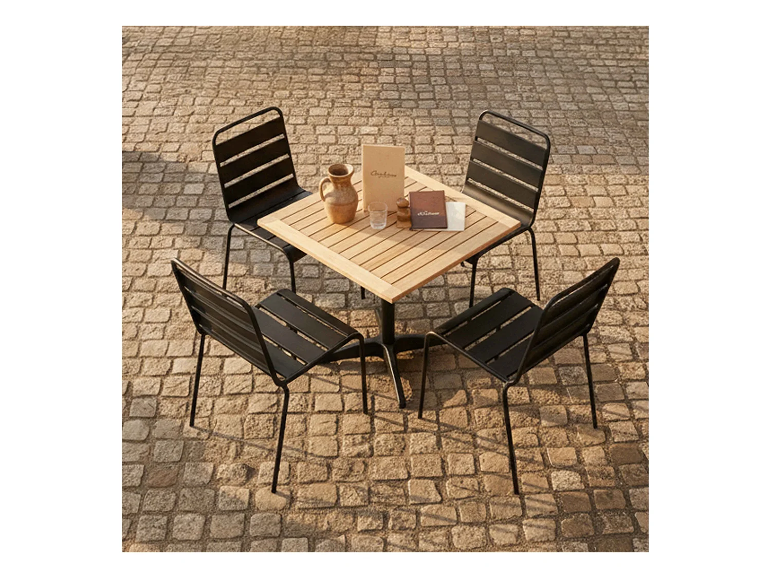 Ensemble brasserie table alumium et bois et 2 chaises en métal