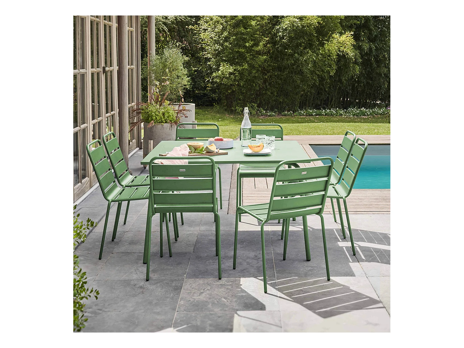 Tuinset met tafel en 8 groene cactus stoelen