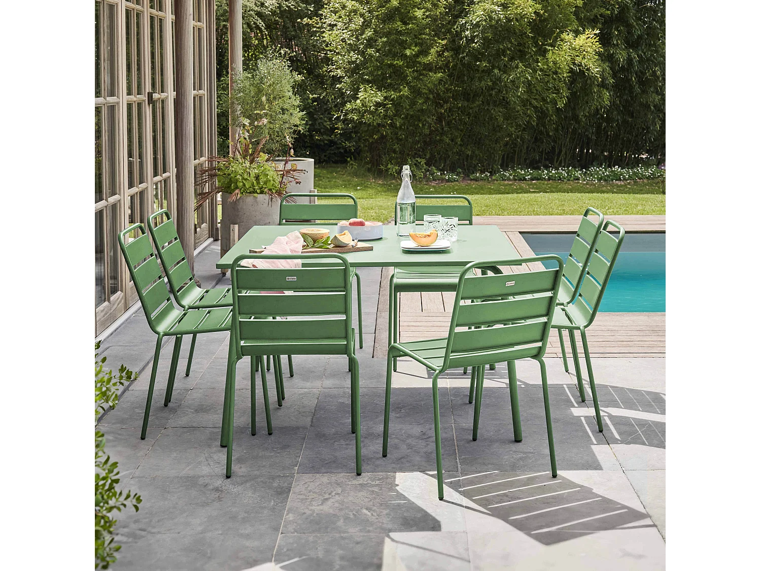 Ensemble table de jardin et 8 chaises en métal vert cactus - Palavas