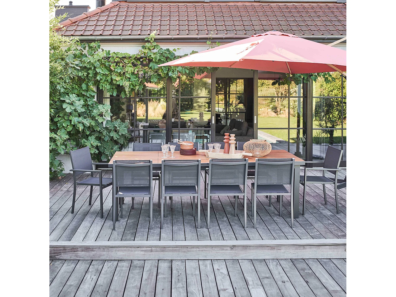 Ensemble table de jardin avec 8 chaises et 2 fauteuils bois