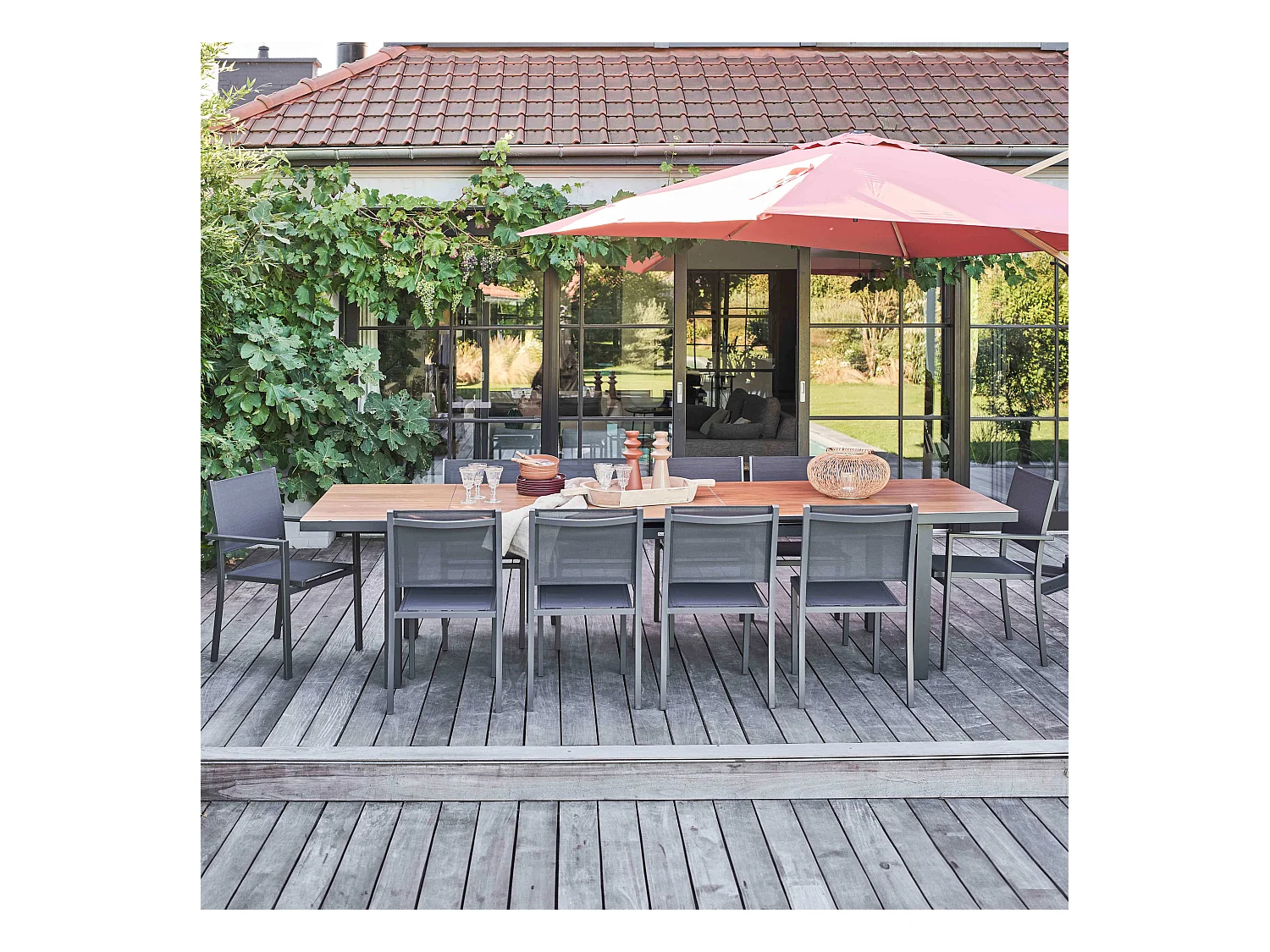 Ensemble table de jardin avec 8 chaises et 2 fauteuils bois