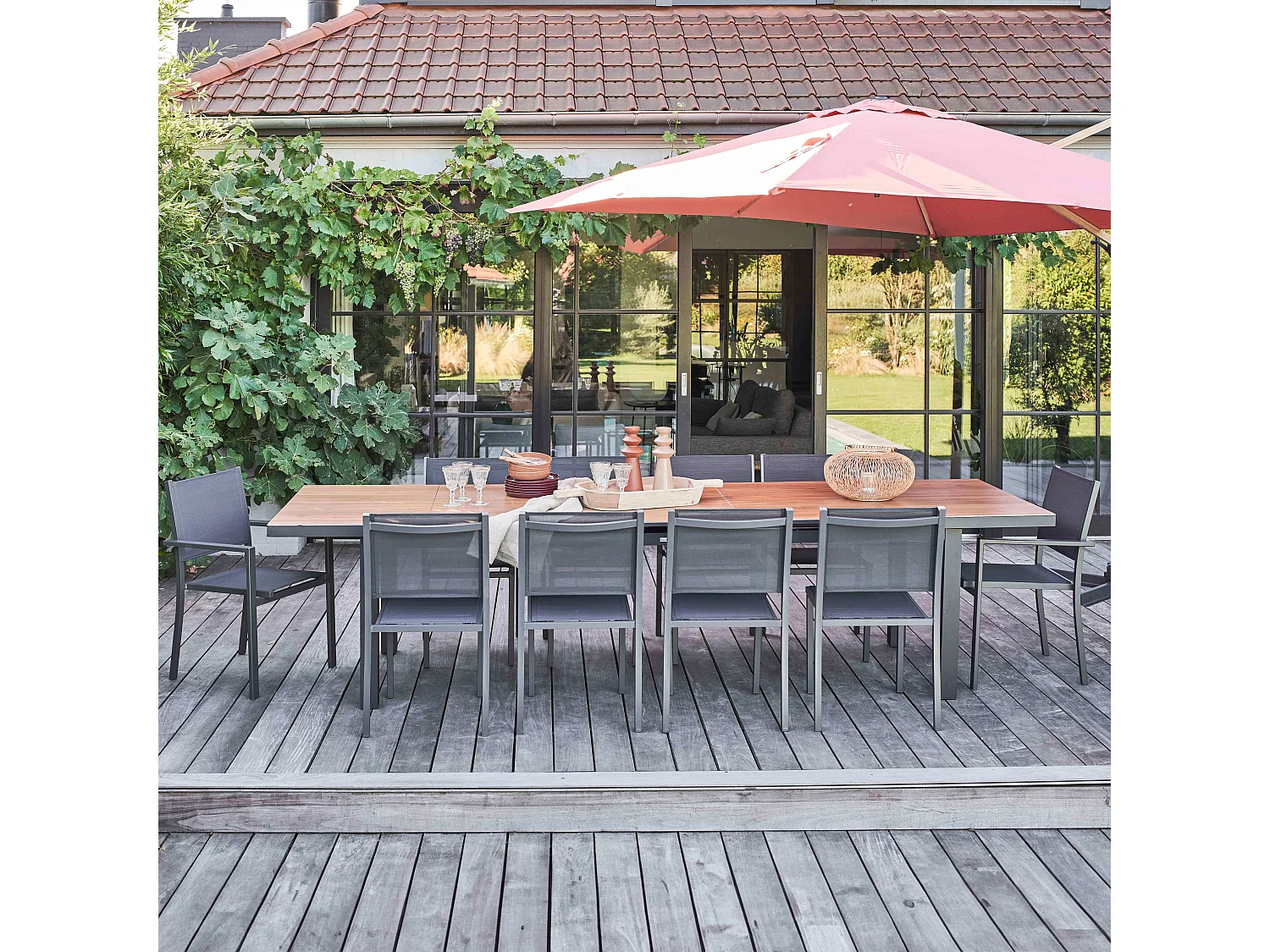 Ensemble table de jardin avec 8 chaises et 2 fauteuils bois