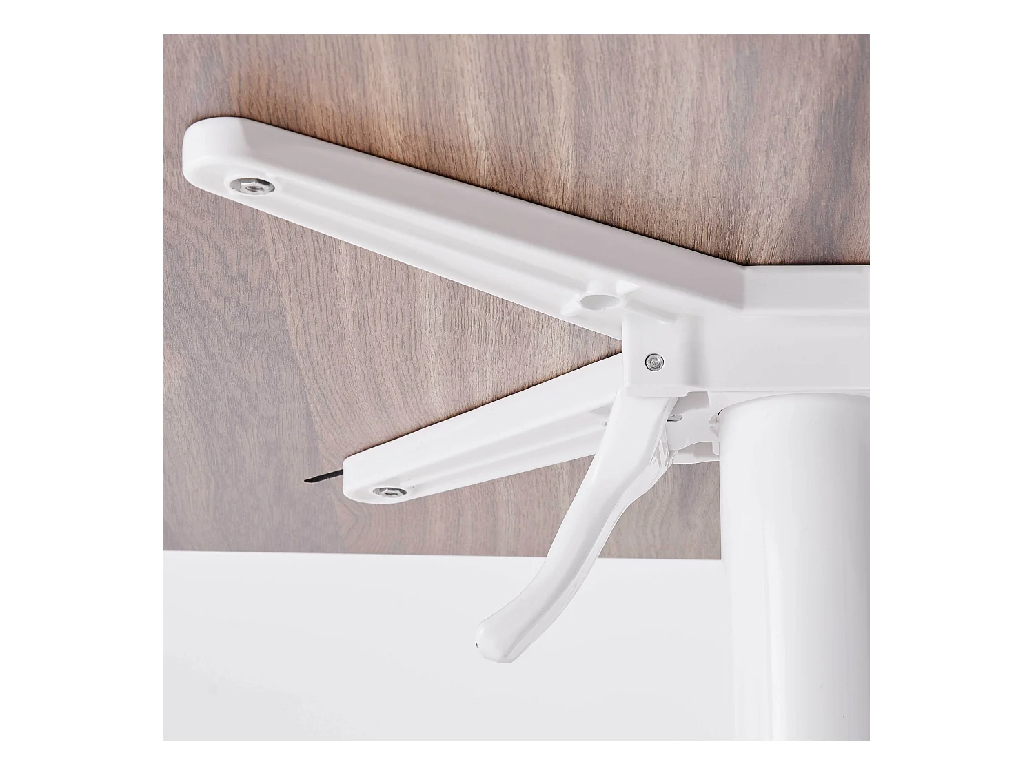 Ensemble table de terrasse  stratifié chêne foncé et 2 fauteuils blanc