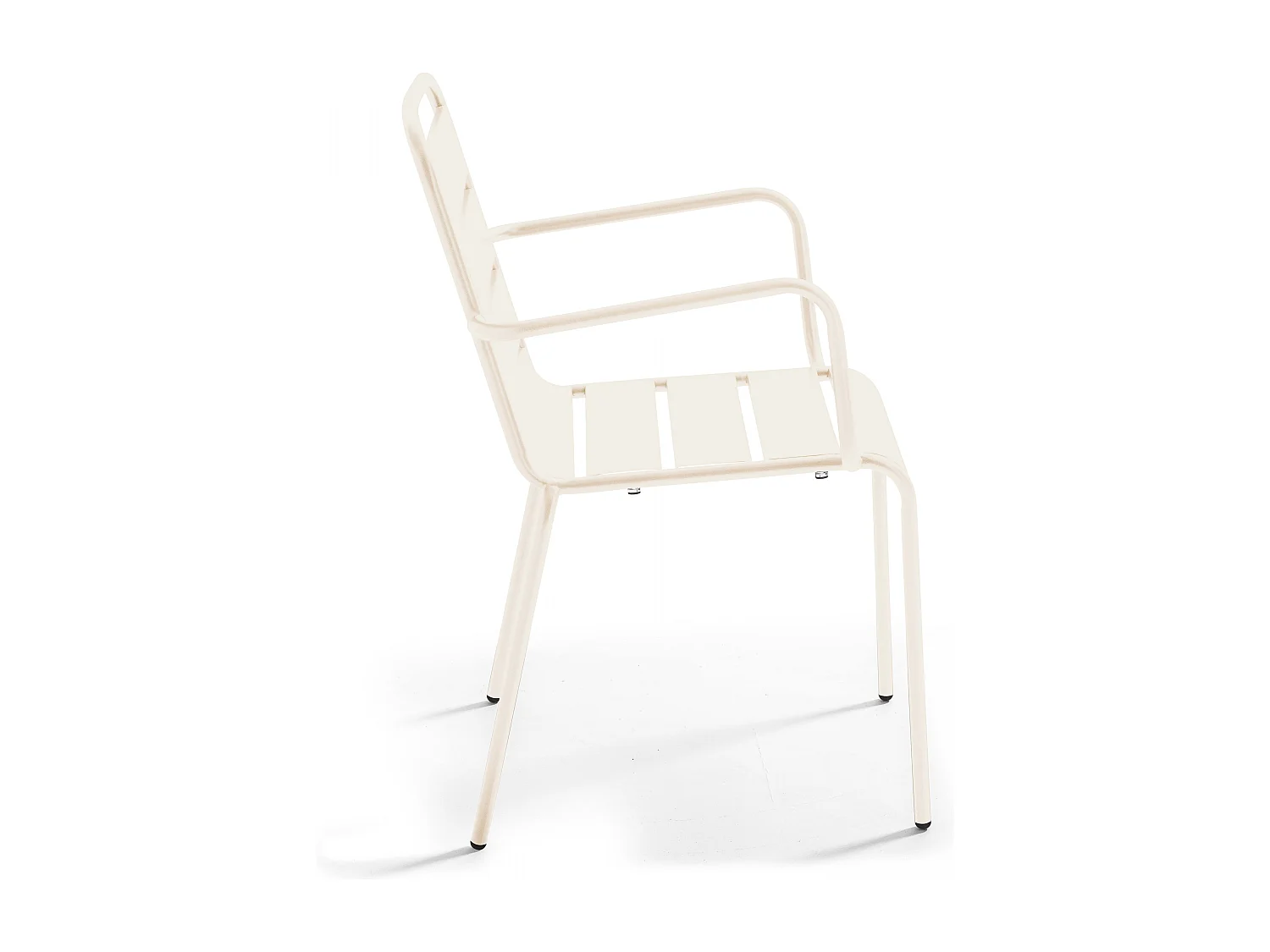 Tuinset met tafel en 6 fauteuils van ivoorkleurig metaal