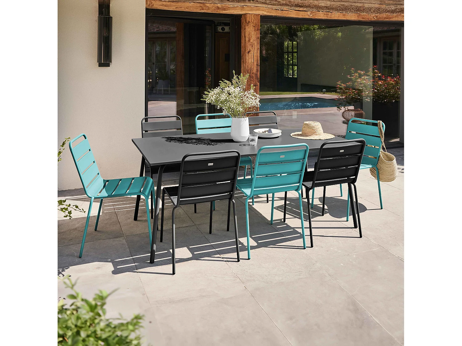 Tuinset met tafel en 8 stoelen in grijs en turquoise metaal