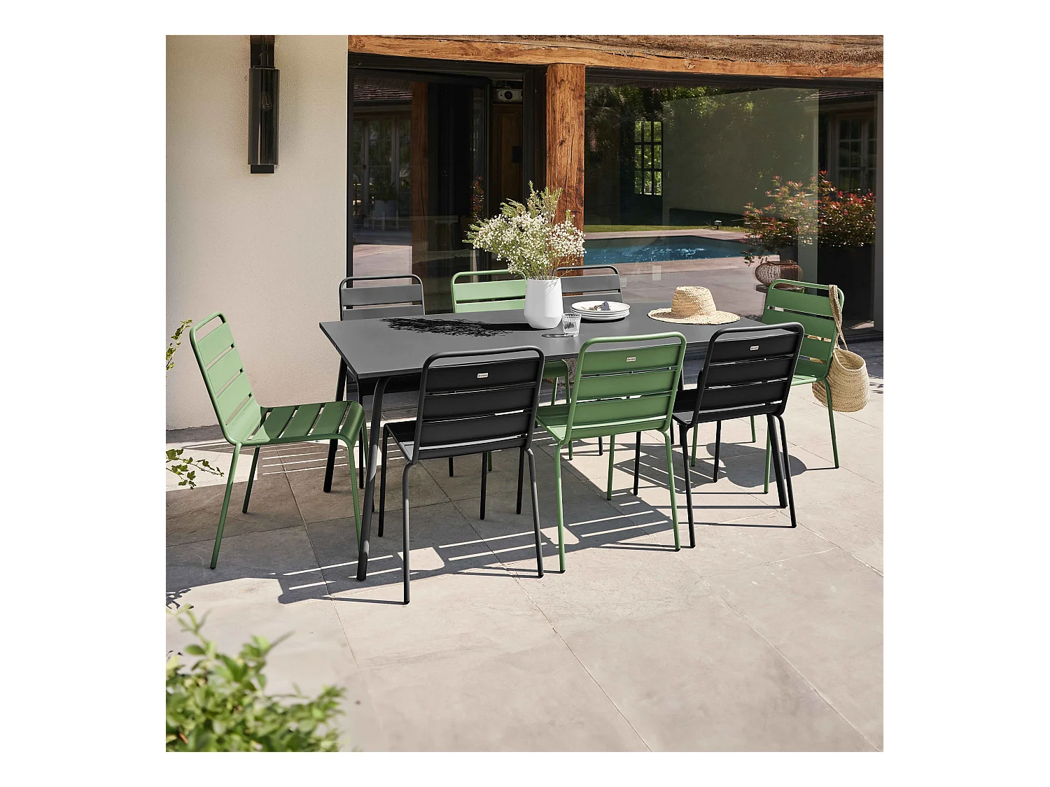 Ensemble table de jardin et 8 chaises en métal gris et vert cactus - Palavas