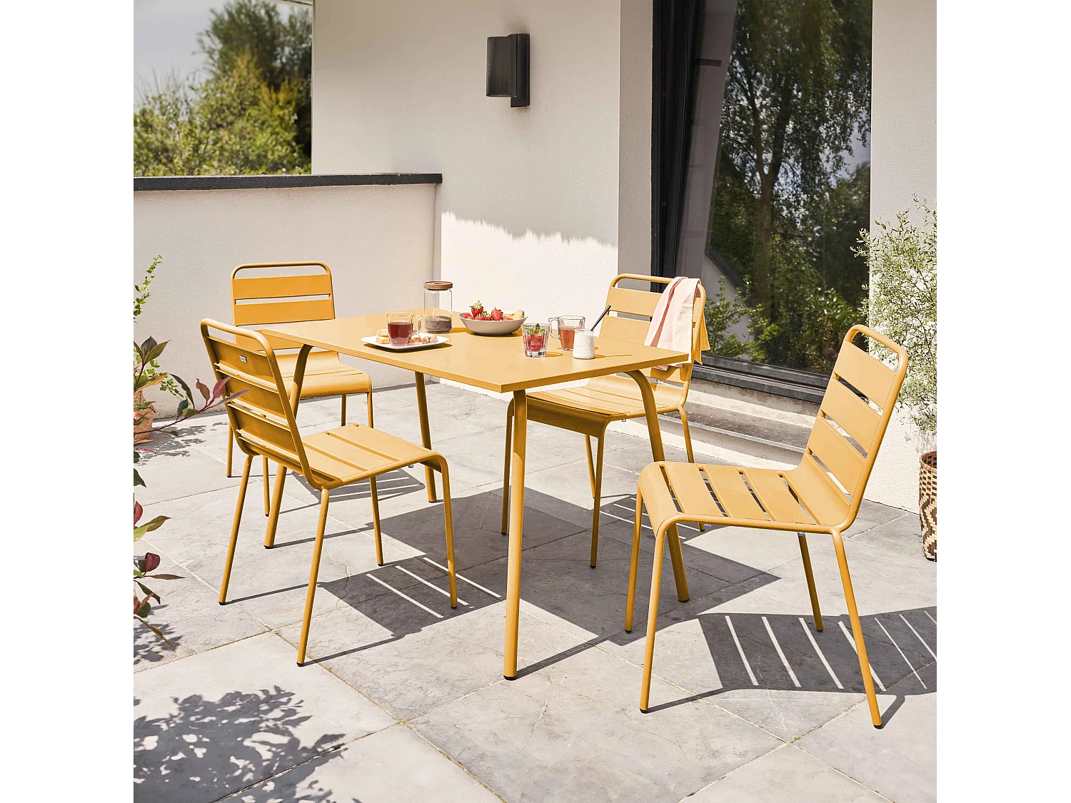Ensemble table de jardin en métal et 4 chaises jaune - Palavas