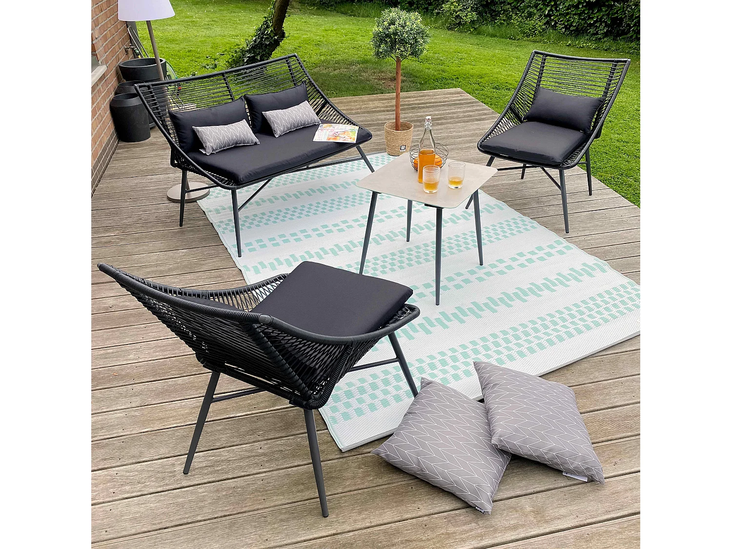 Kleine lage tuin tafel van grijs staal