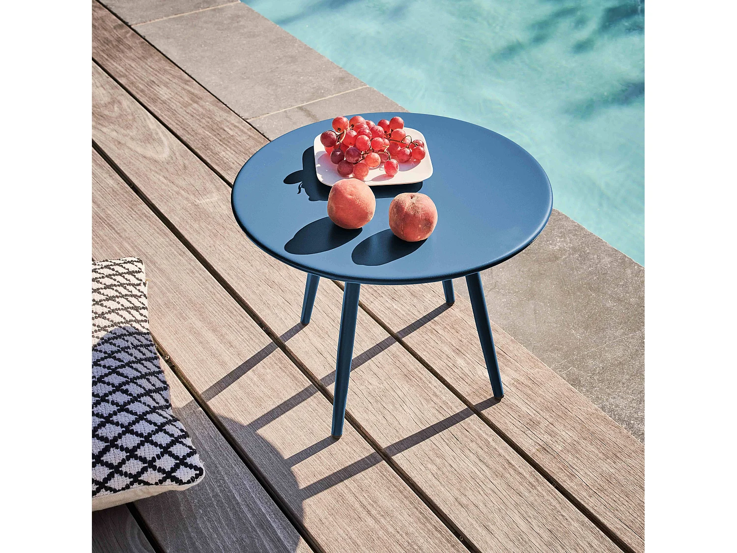 Table basse de jardin ronde en métal bleu pacific 40 cm - Palavas