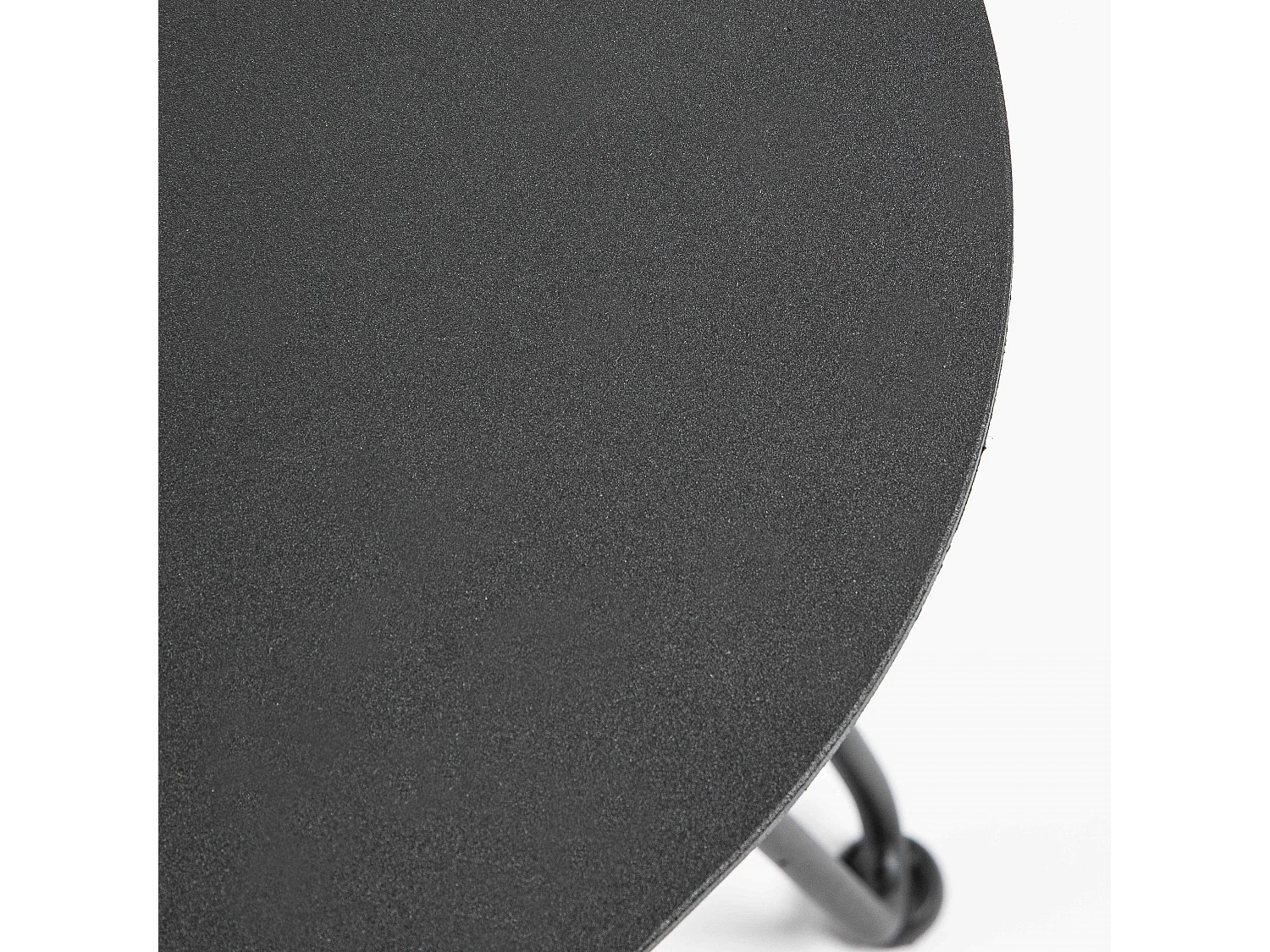 Table basse de jardin triangulaire en aluminium noir