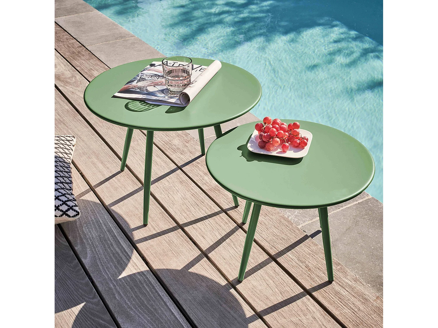 Table basse de jardin ronde en métal vert cactus 40 cm - Palavas