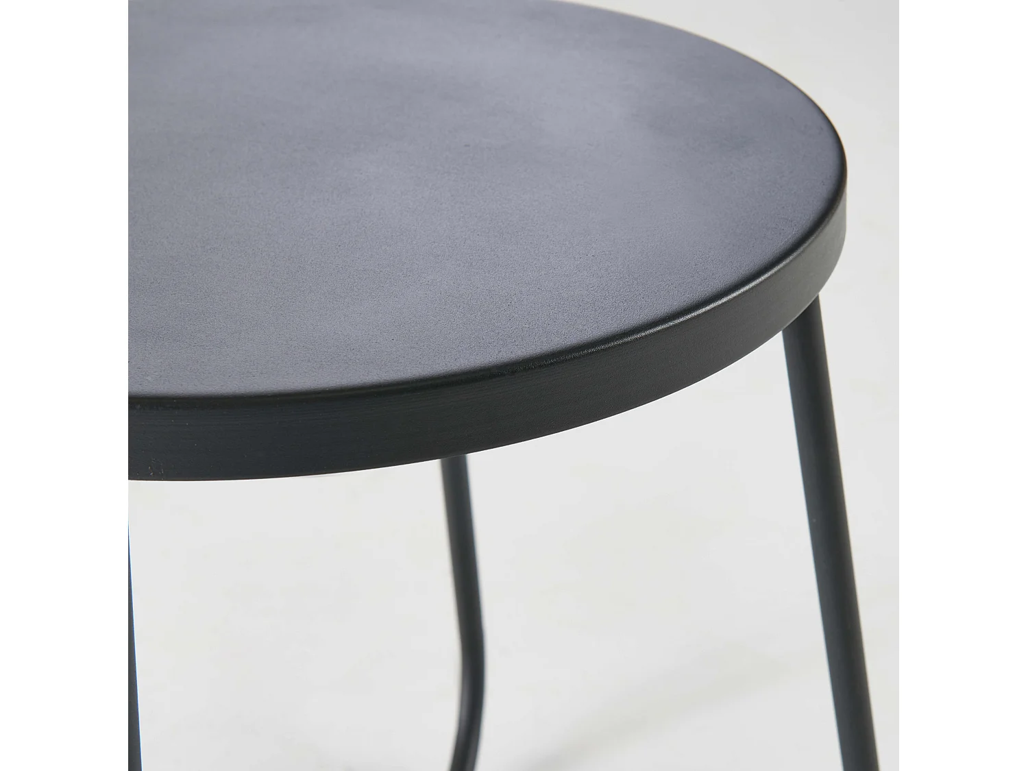Table basse de jardin ronde en acier noir