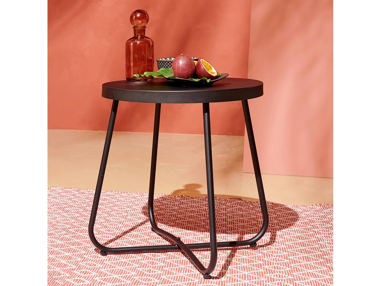 Table basse de jardin ronde en acier noir