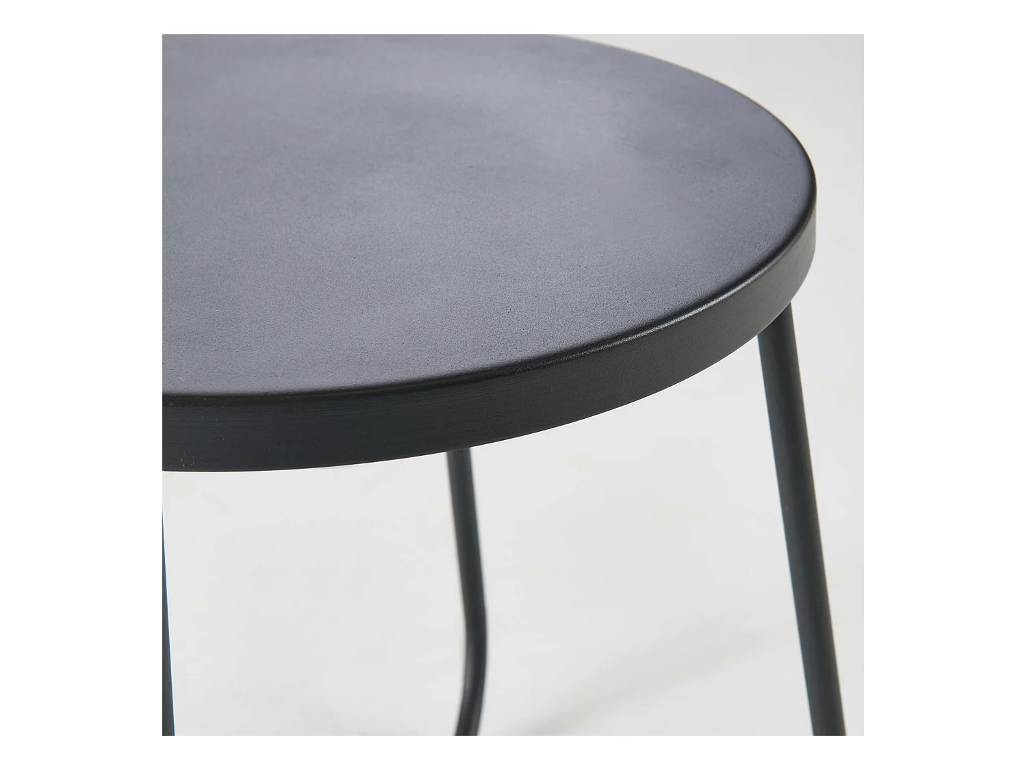 Table basse de jardin ronde en acier noir