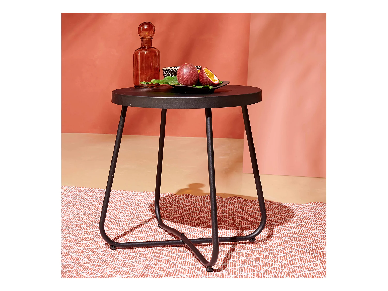 Table basse de jardin ronde en acier noir