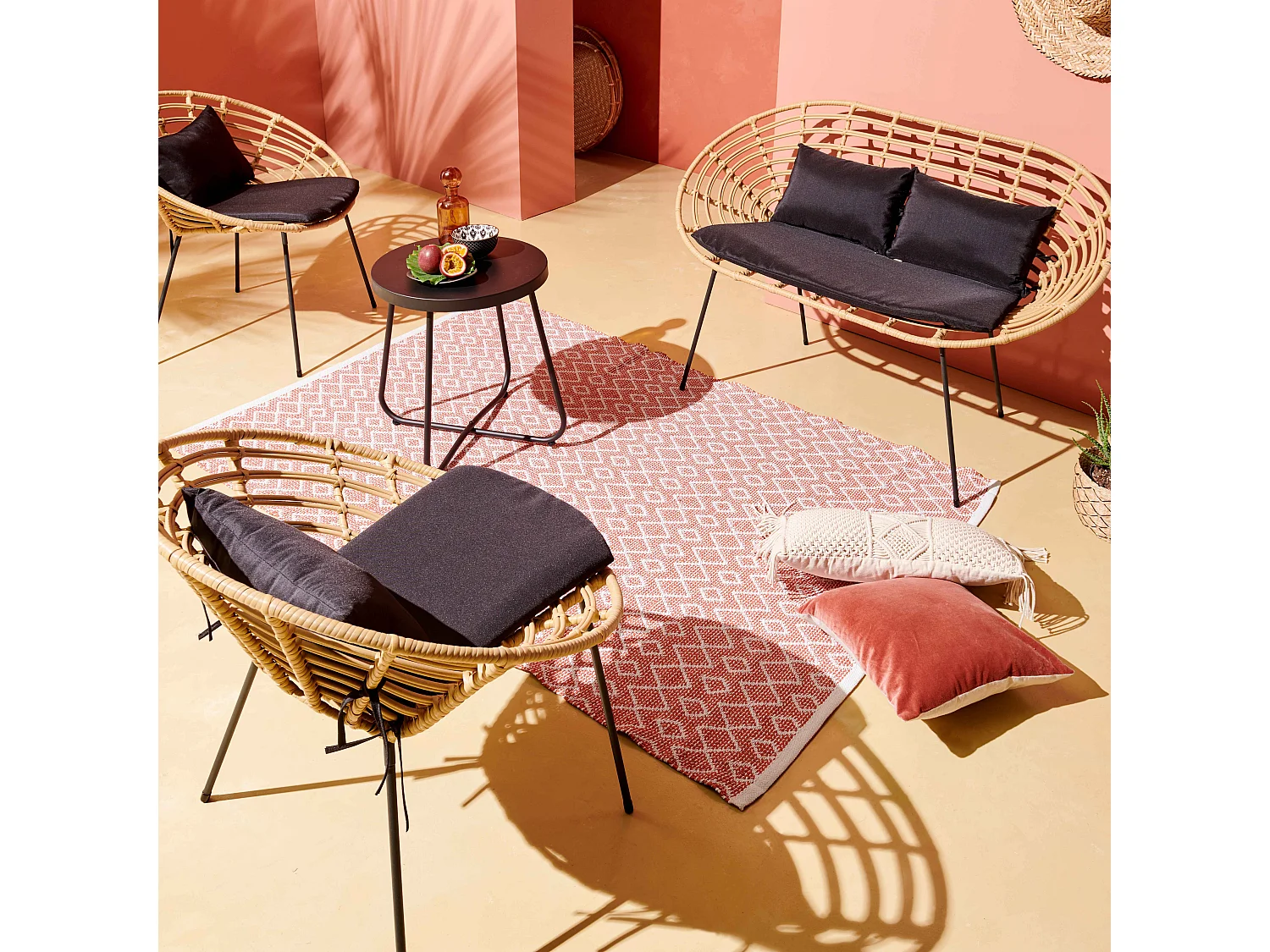 Table basse de jardin ronde en acier noir