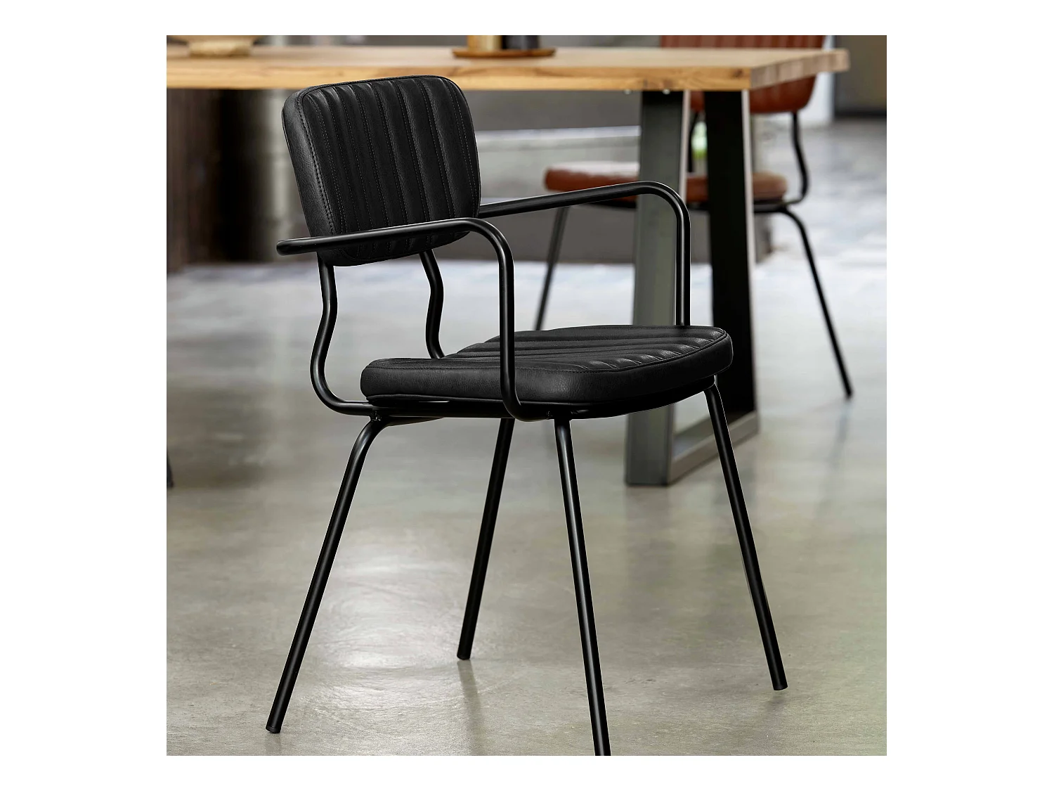 Lot de 2 chaises avec accoudoirs en textile enduit noir