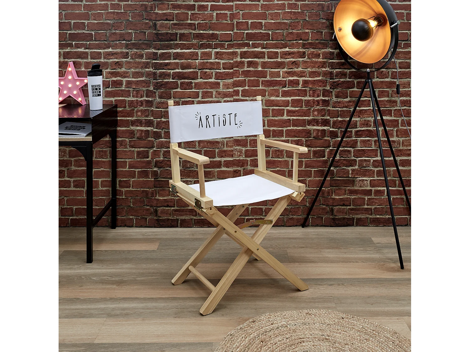 Regiestuhl aus Holz und Stoff The office