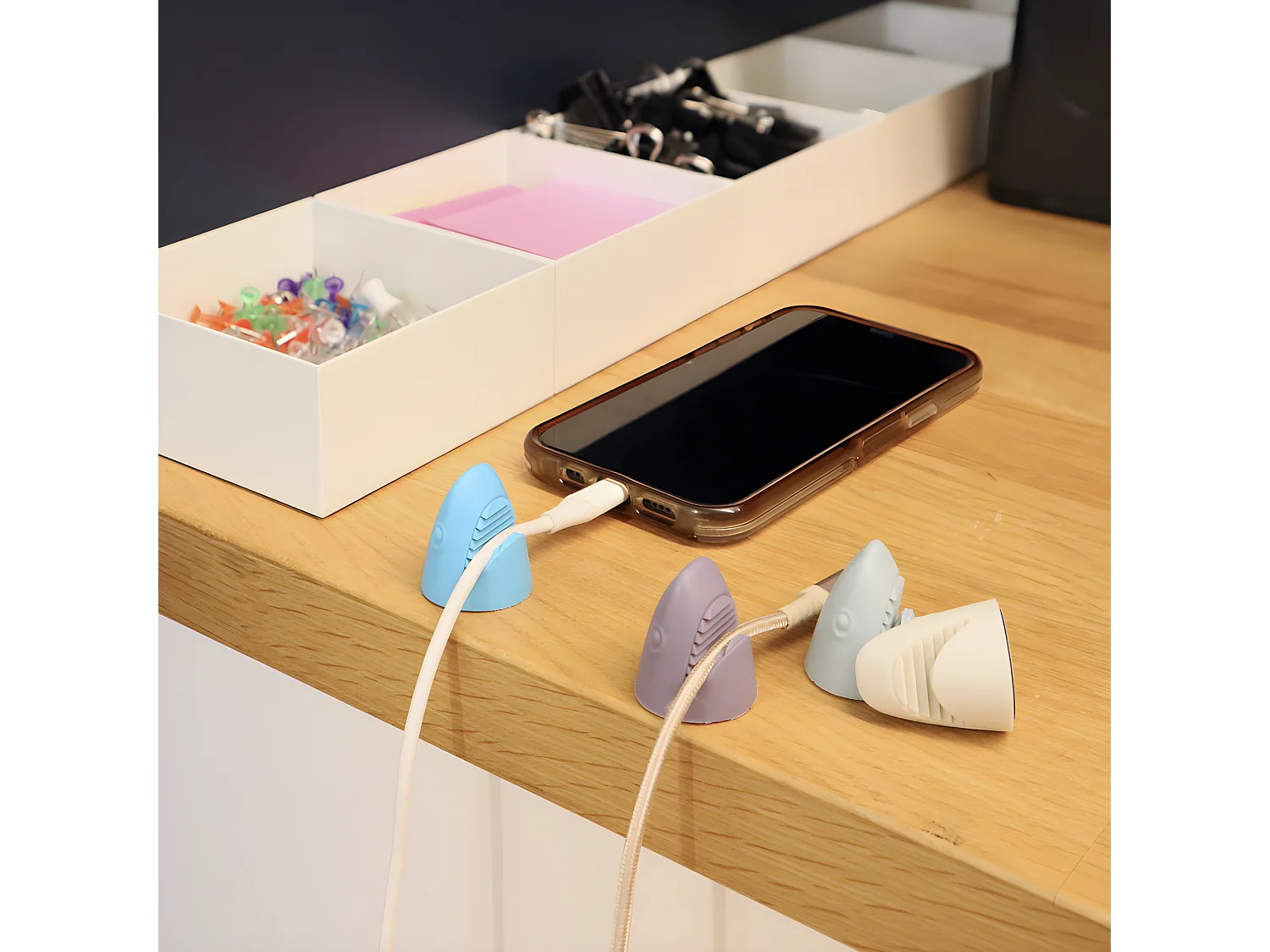 Lot de 4 clips à câble requin Multicolore  Kikkerland