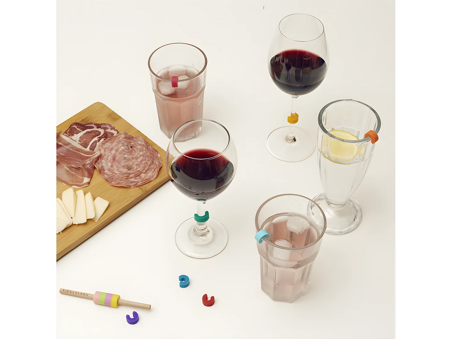 Lot de 12 marqueurs de verres Arc en ciel Multicolore  Kikkerland