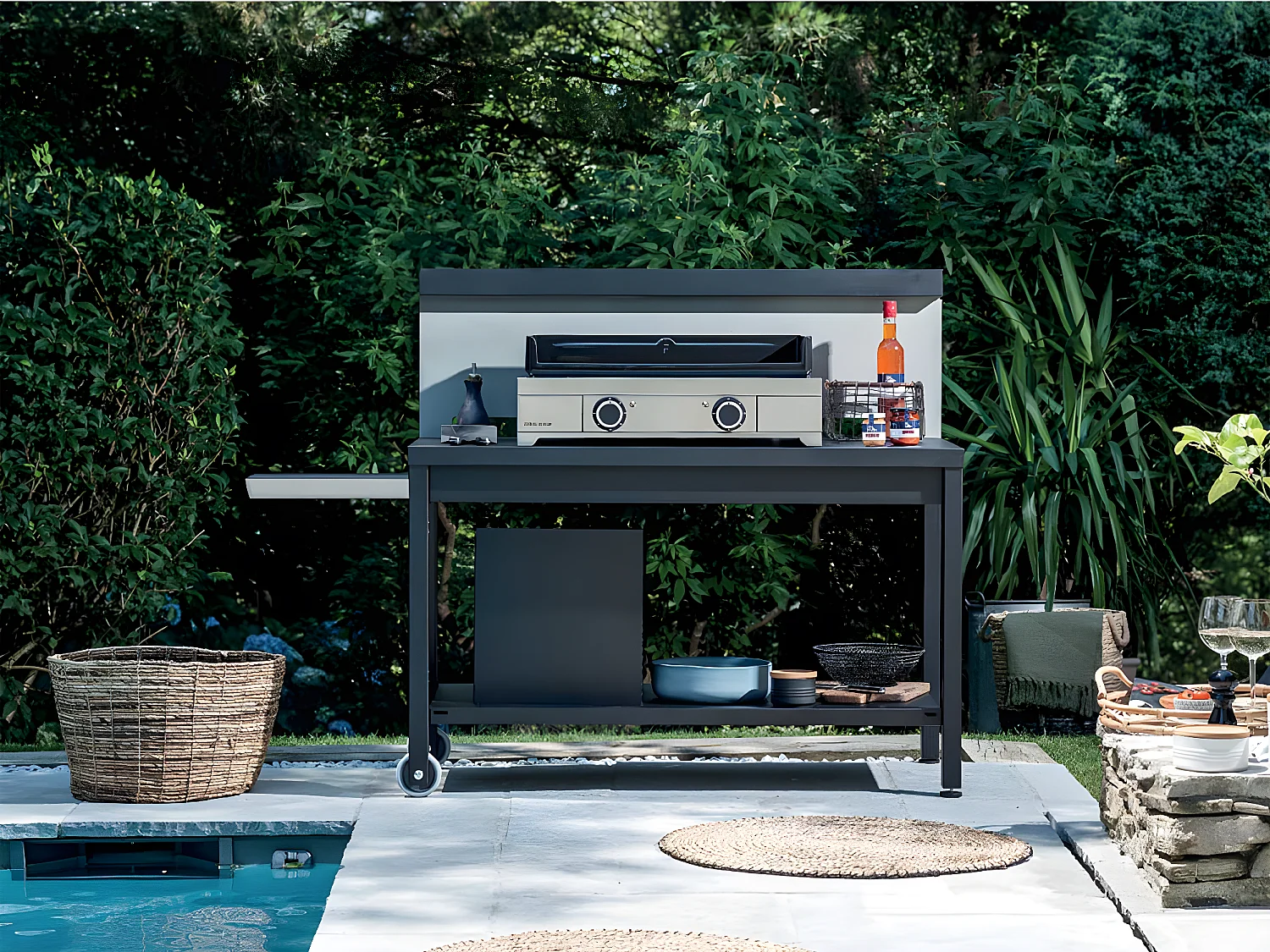 Table pour plancha roulante avec crédence acier noir et gris clair - FORGE ADOUR