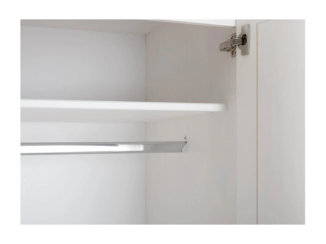 Insy Kleiderschrank mit 4 Türen Weiss.