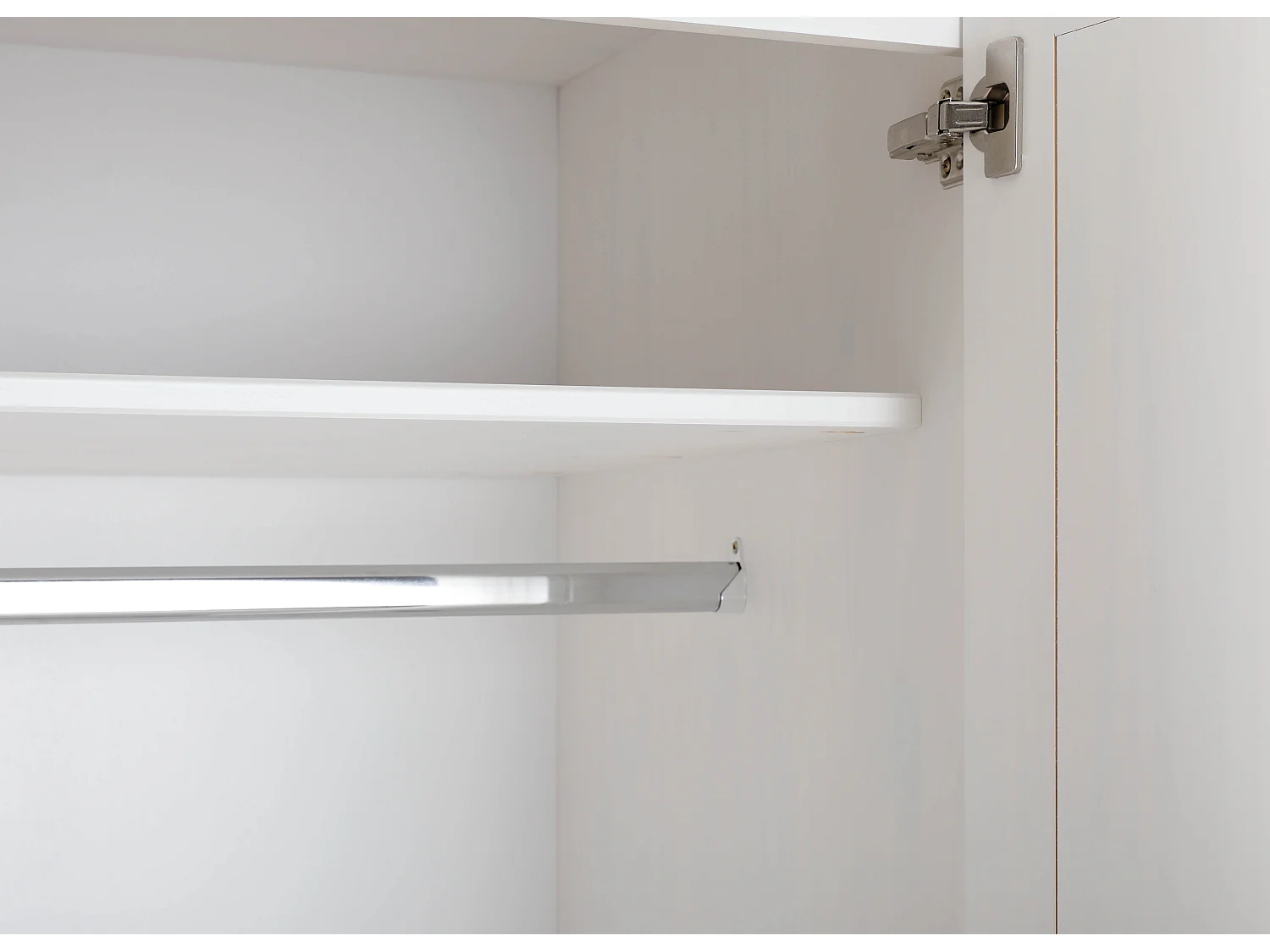 Armoire en Pin Massif Laqué "Ilya" 197cm Blanc