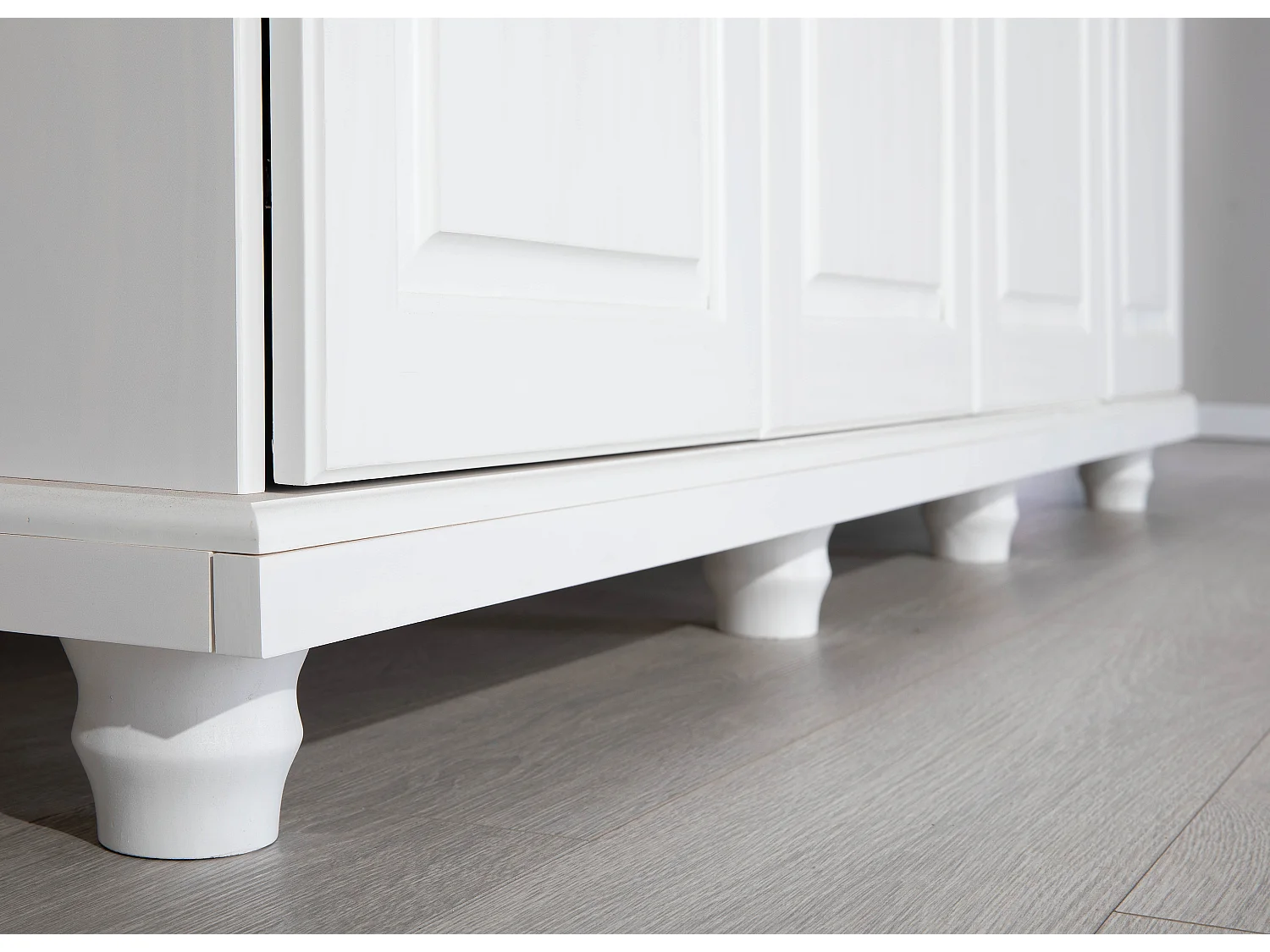 Armoire en Pin Massif Laqué "Ilya" 197cm Blanc