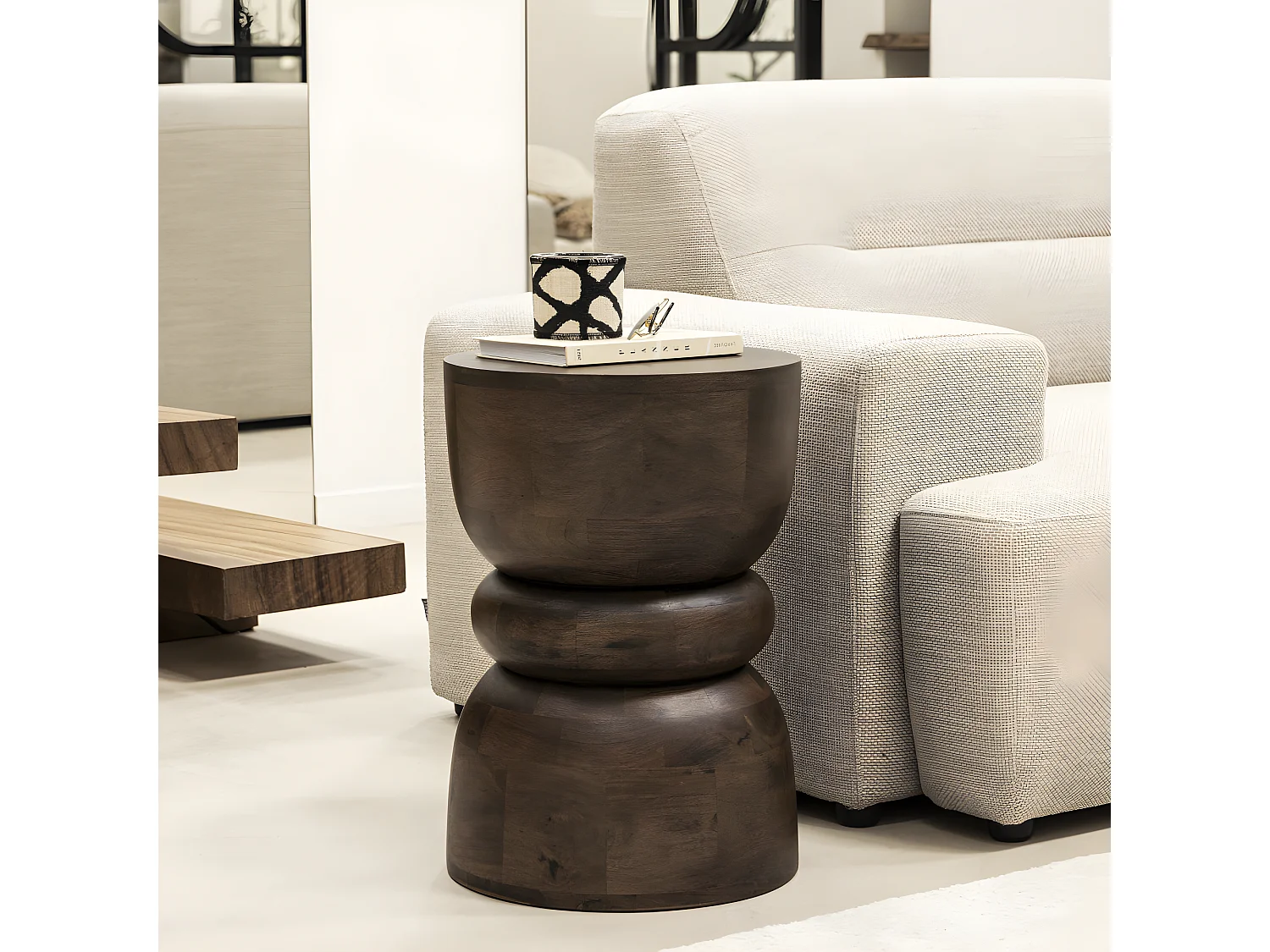 Pulau - Table d'appoint en bois massif ø33,5cm - Bois foncé