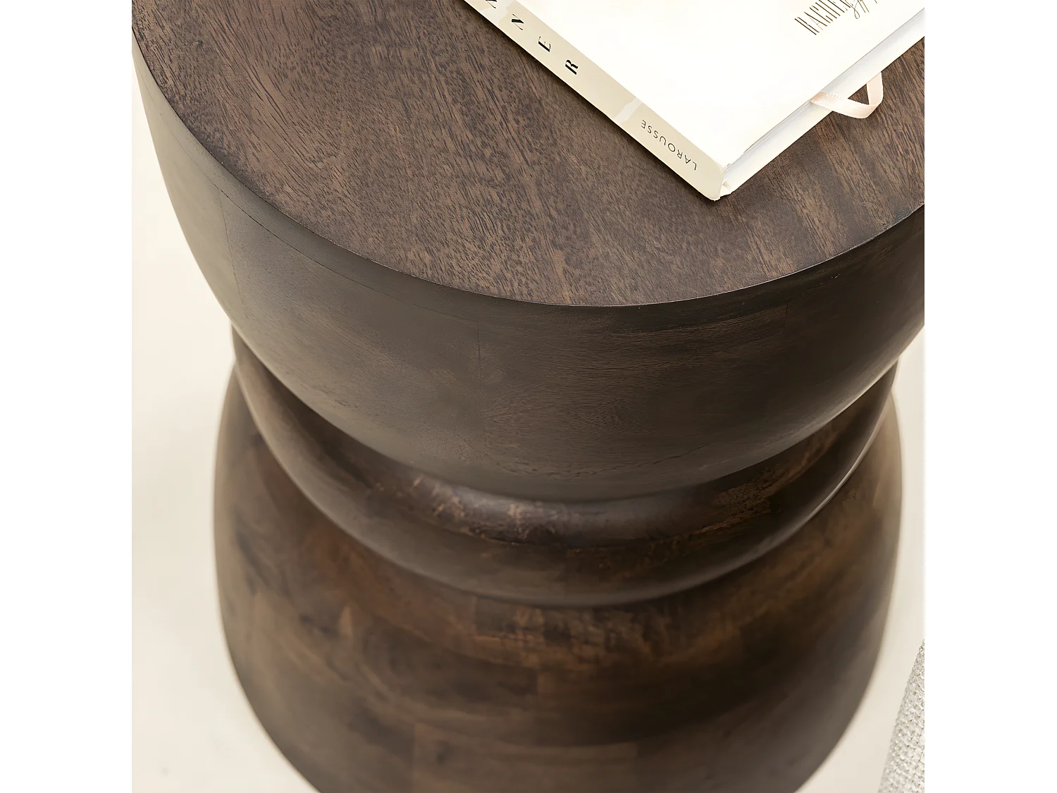 Pulau - Table d'appoint en bois massif ø33,5cm - Bois foncé