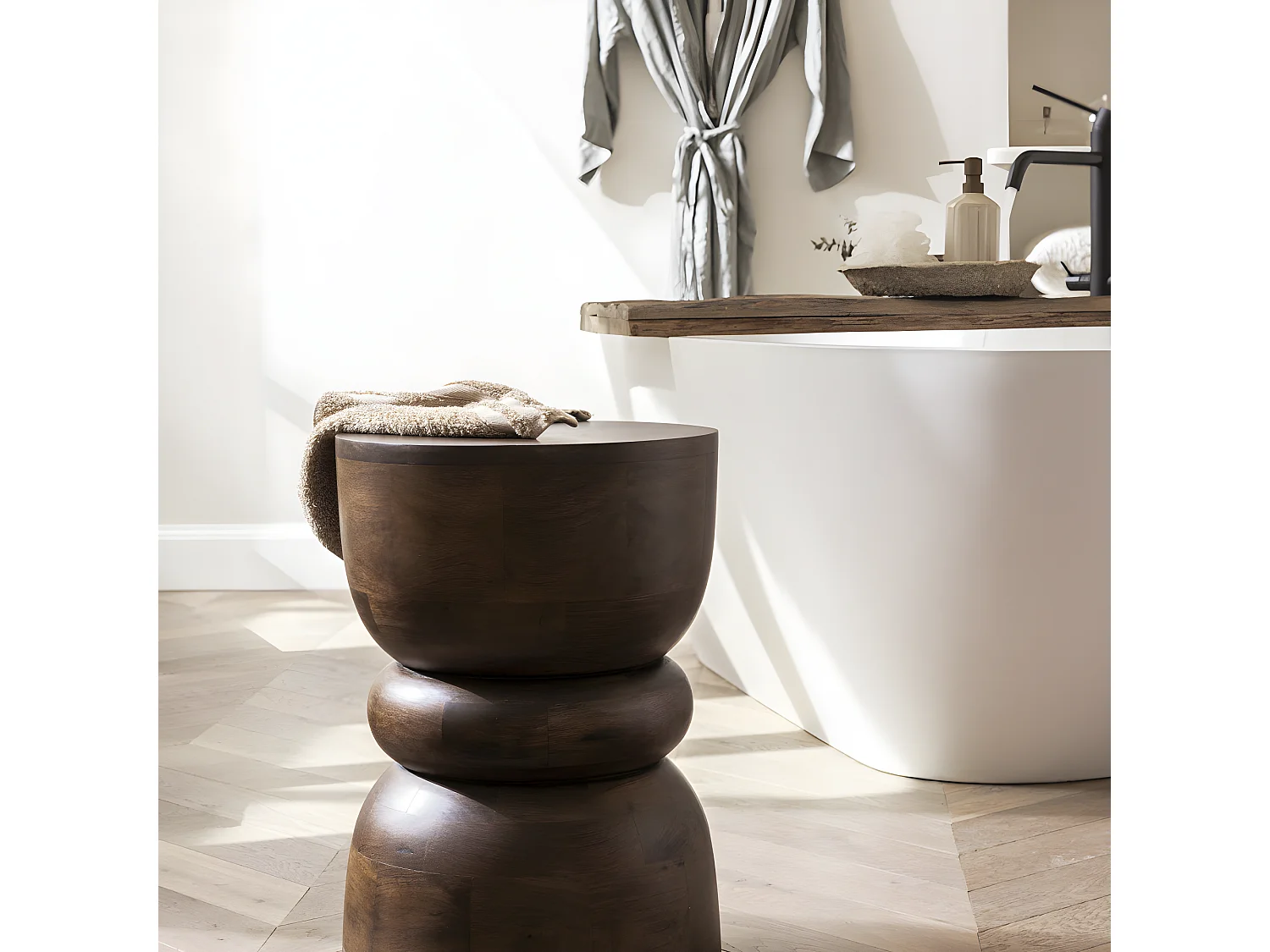 Pulau - Table d'appoint en bois massif ø33,5cm - Bois foncé