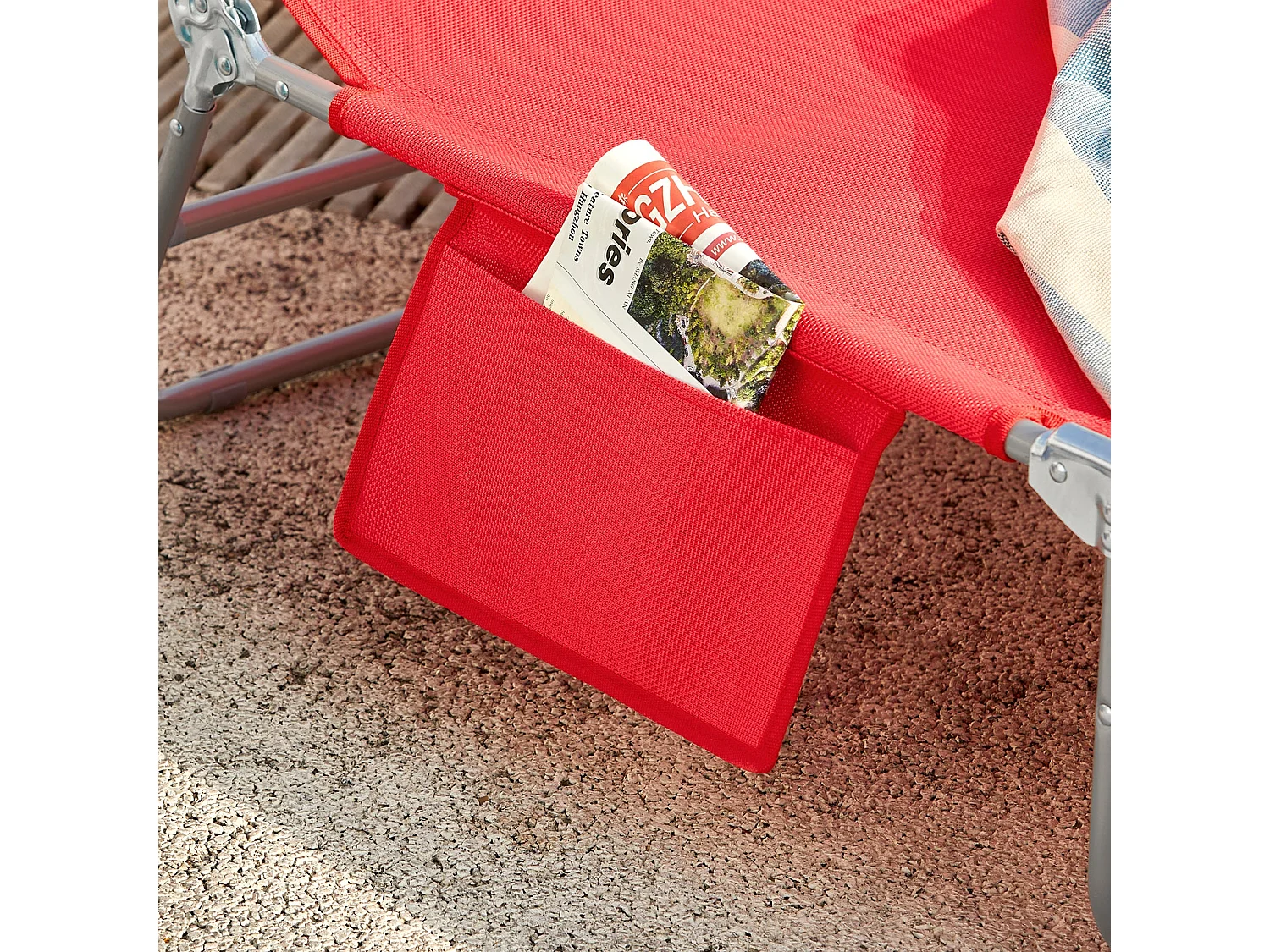 SoBuy Chaise Longue Pliable et Réglable, Transat de Jardin avec Appui-Tête et Pochette, Bain de Soleil, Charge 120 kg, Rouge, OGS35-Rx2