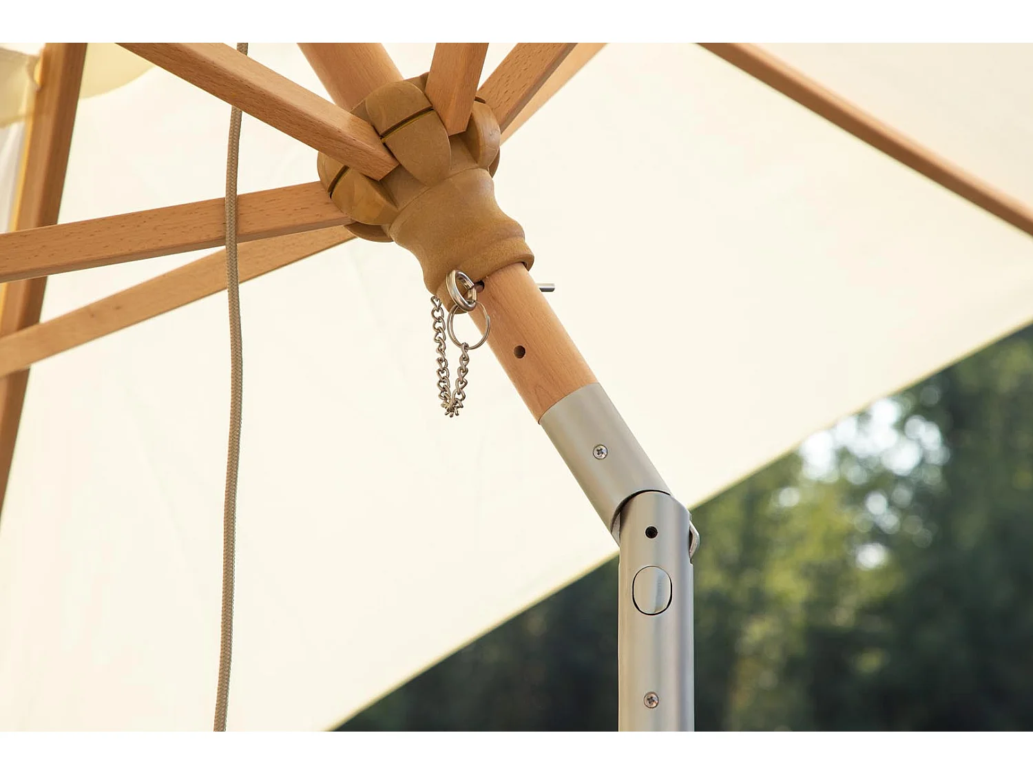 Corypho parasol avec fonction d'inclinaison blanc.