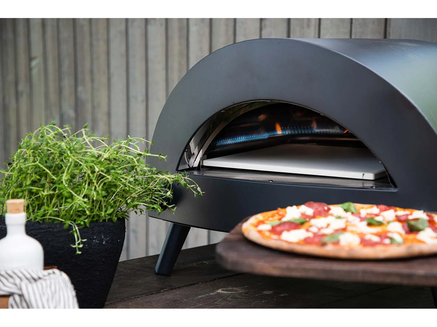 Bukom Pizzaofen til gas schwarz.