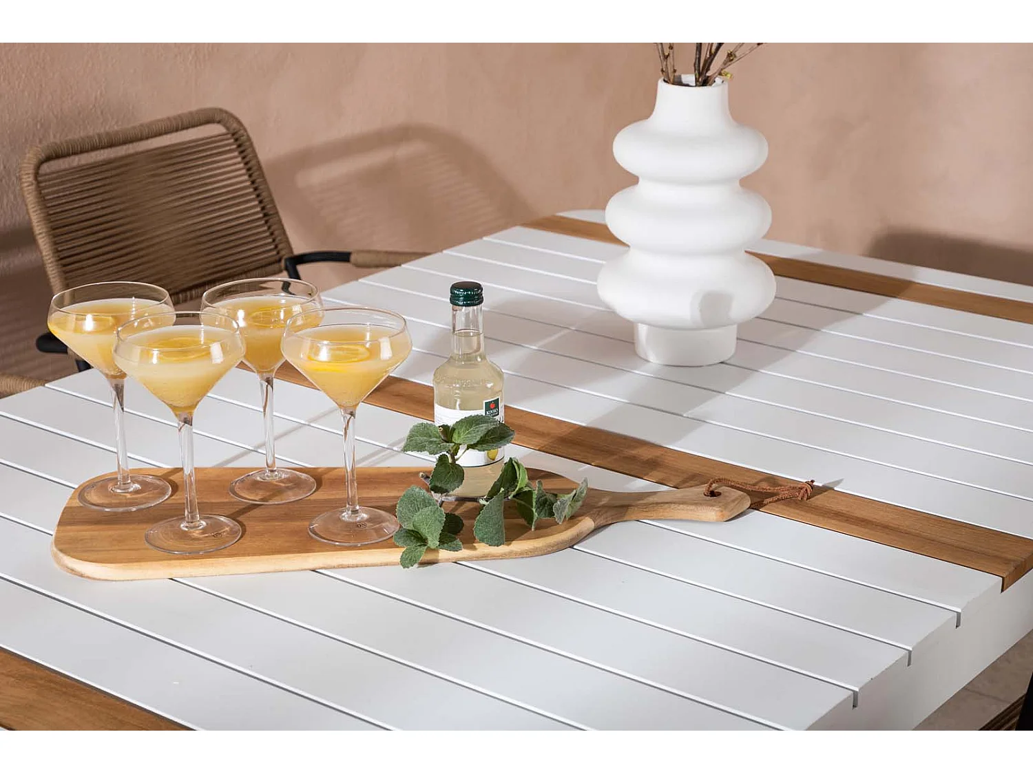 Togo tuinmeubelset tafel 90x150cm wit, 4 stoelen Lindos bruin.