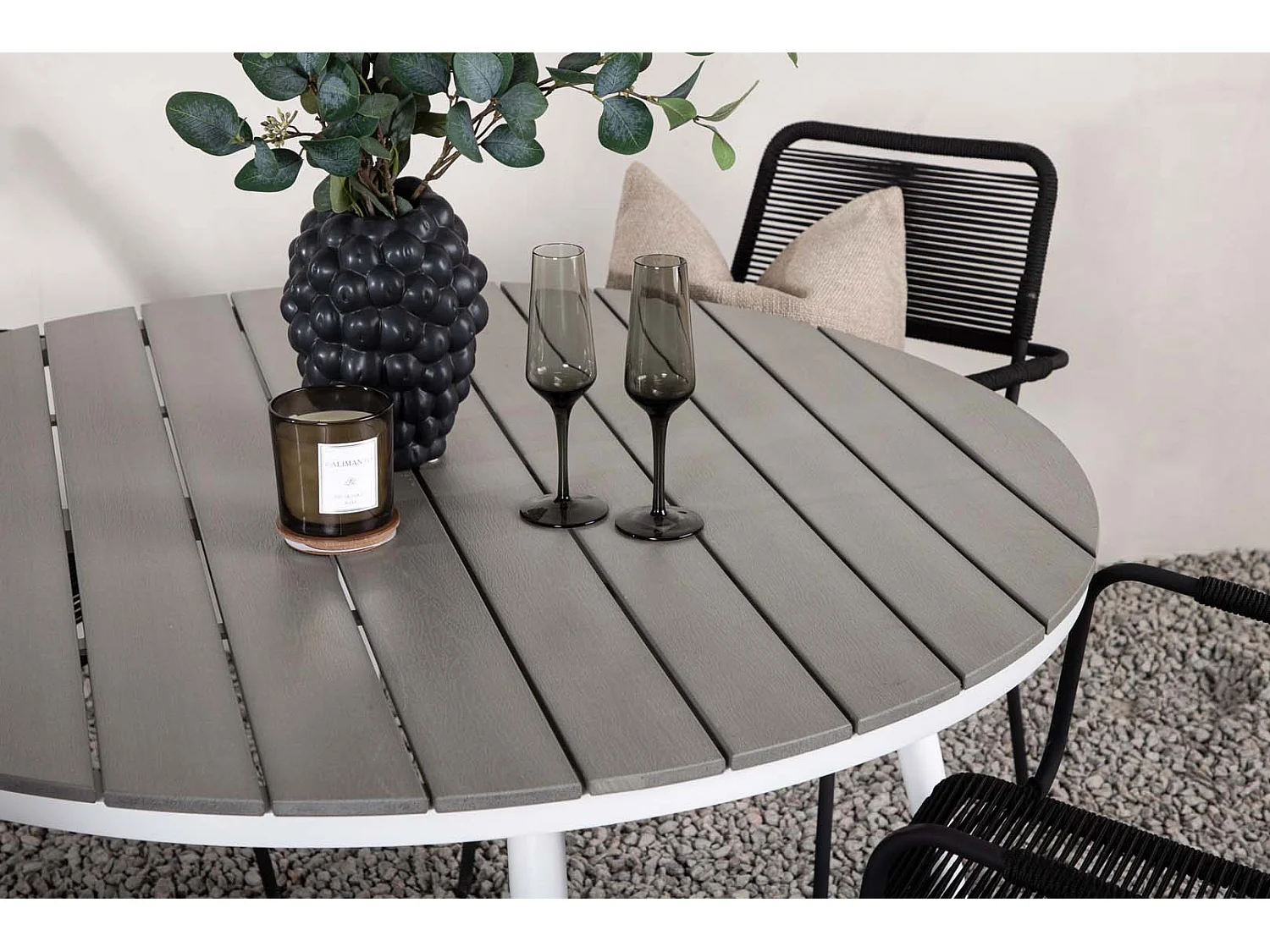 Break Gartenset Tisch Ø120cm grau, 4 Stühle Lindos schwarz.