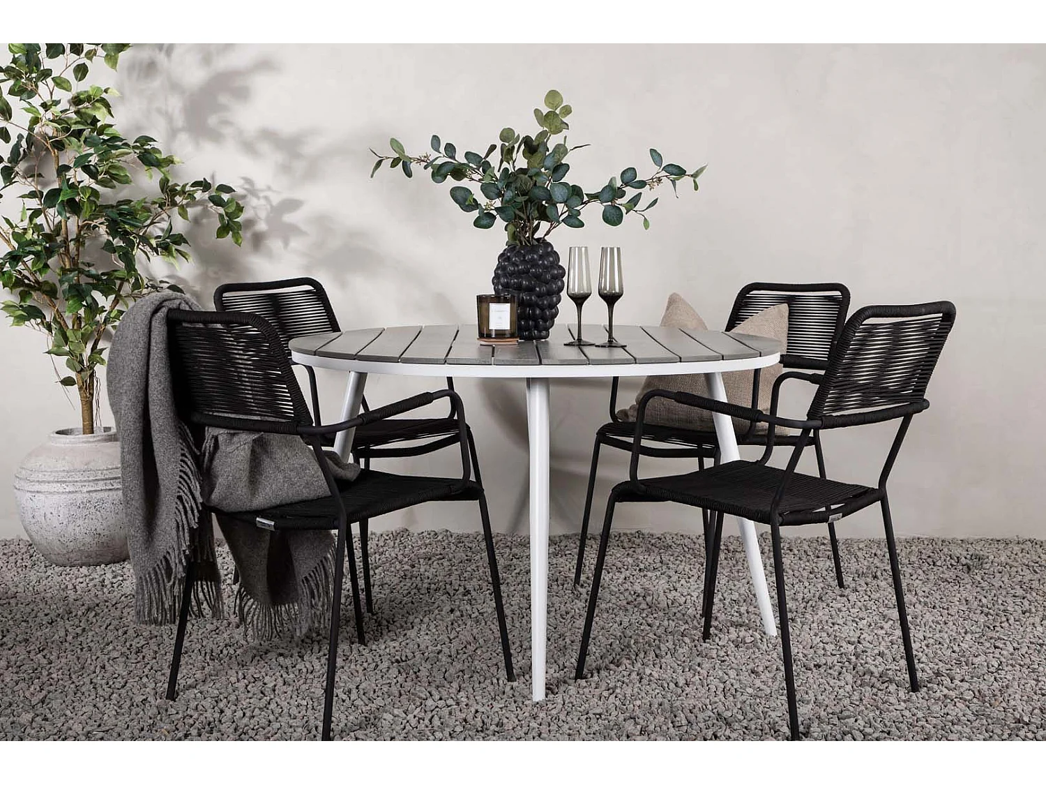 Break tuinmeubelset tafel Ø120cm grijs, 4 stoelen Lindos zwart.