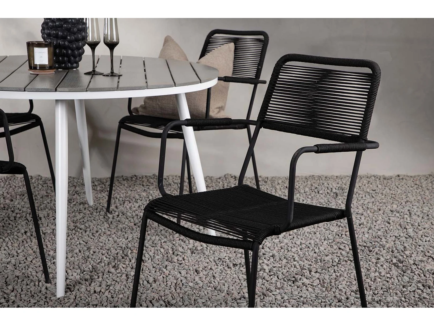 Break tuinmeubelset tafel Ø120cm grijs, 4 stoelen Lindos zwart.